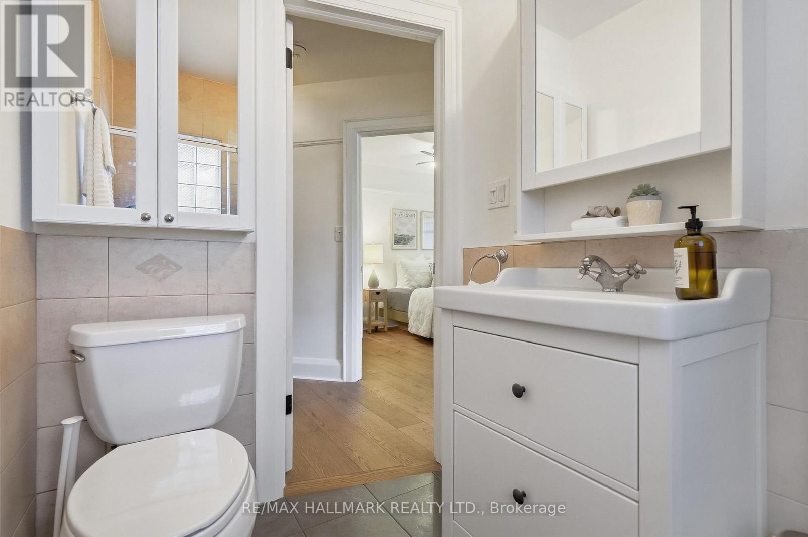 Upper - 25 Scarboro Beach Boulevard, Toronto, Ontario  M4E 2W9 - Photo 18 - E13787810