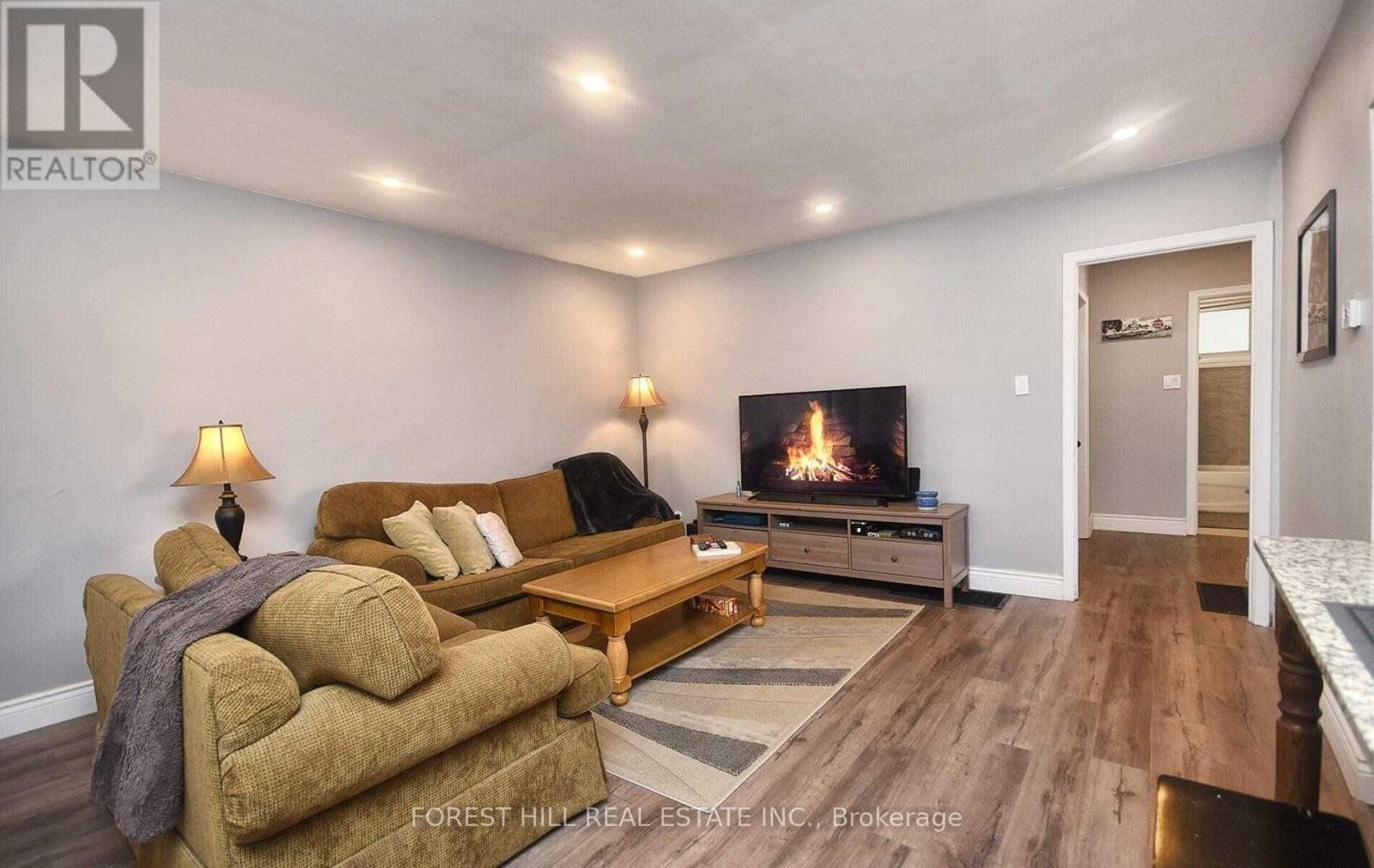 Main Fl - 304 Demaine Crescent, Richmond Hill (Crosby), Ontario  L4C 2W5 - Photo 3 - N13787738