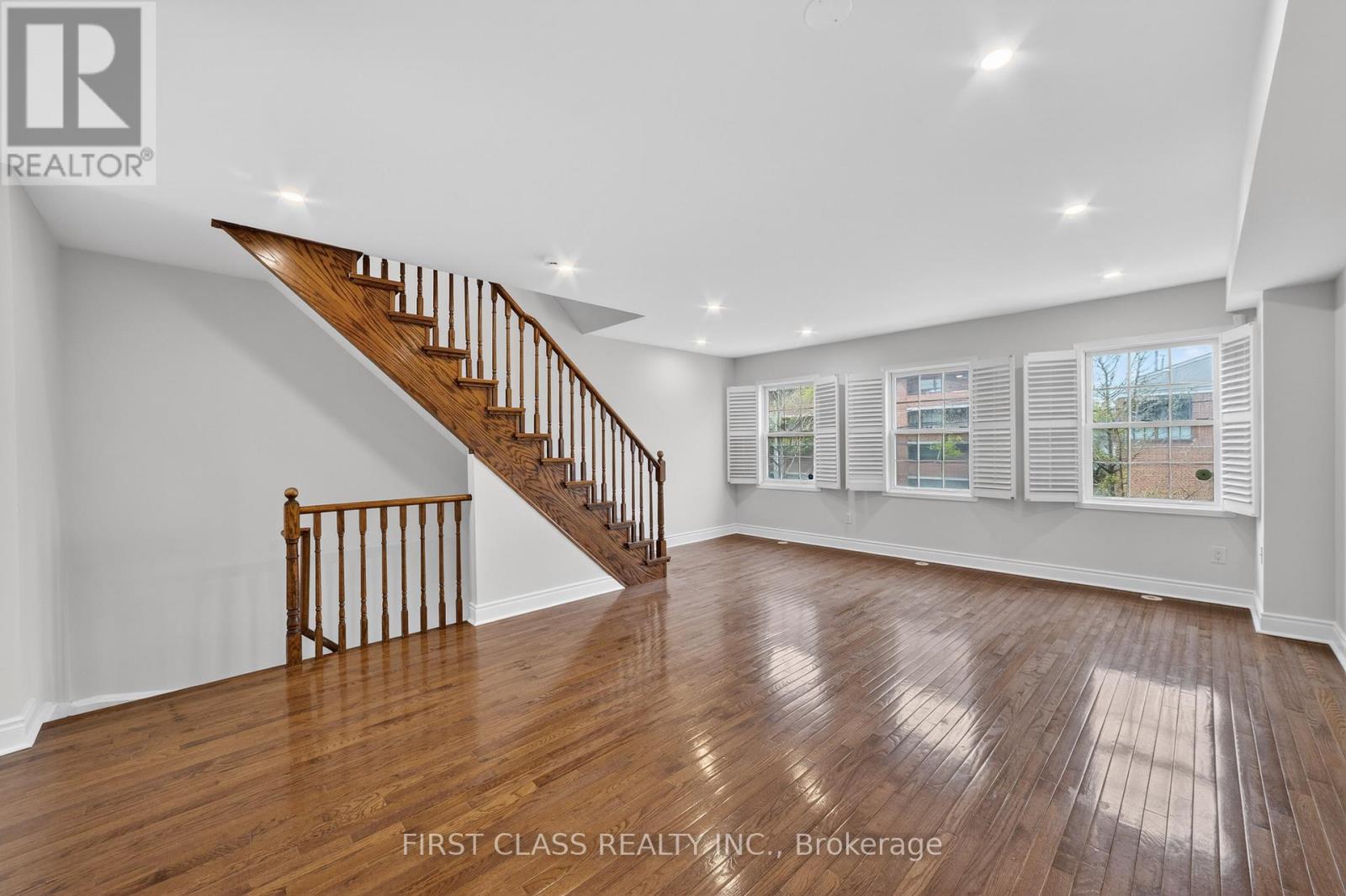 Th10 - 3076 Lake Shore Boulevard W, Toronto, Ontario M8V 1K3 - Photo 10 - W13787706