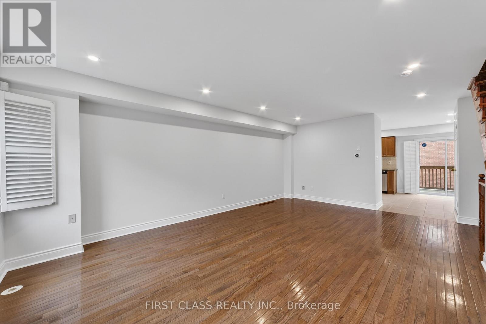 Th10 - 3076 Lake Shore Boulevard W, Toronto, Ontario M8V 1K3 - Photo 12 - W13787706