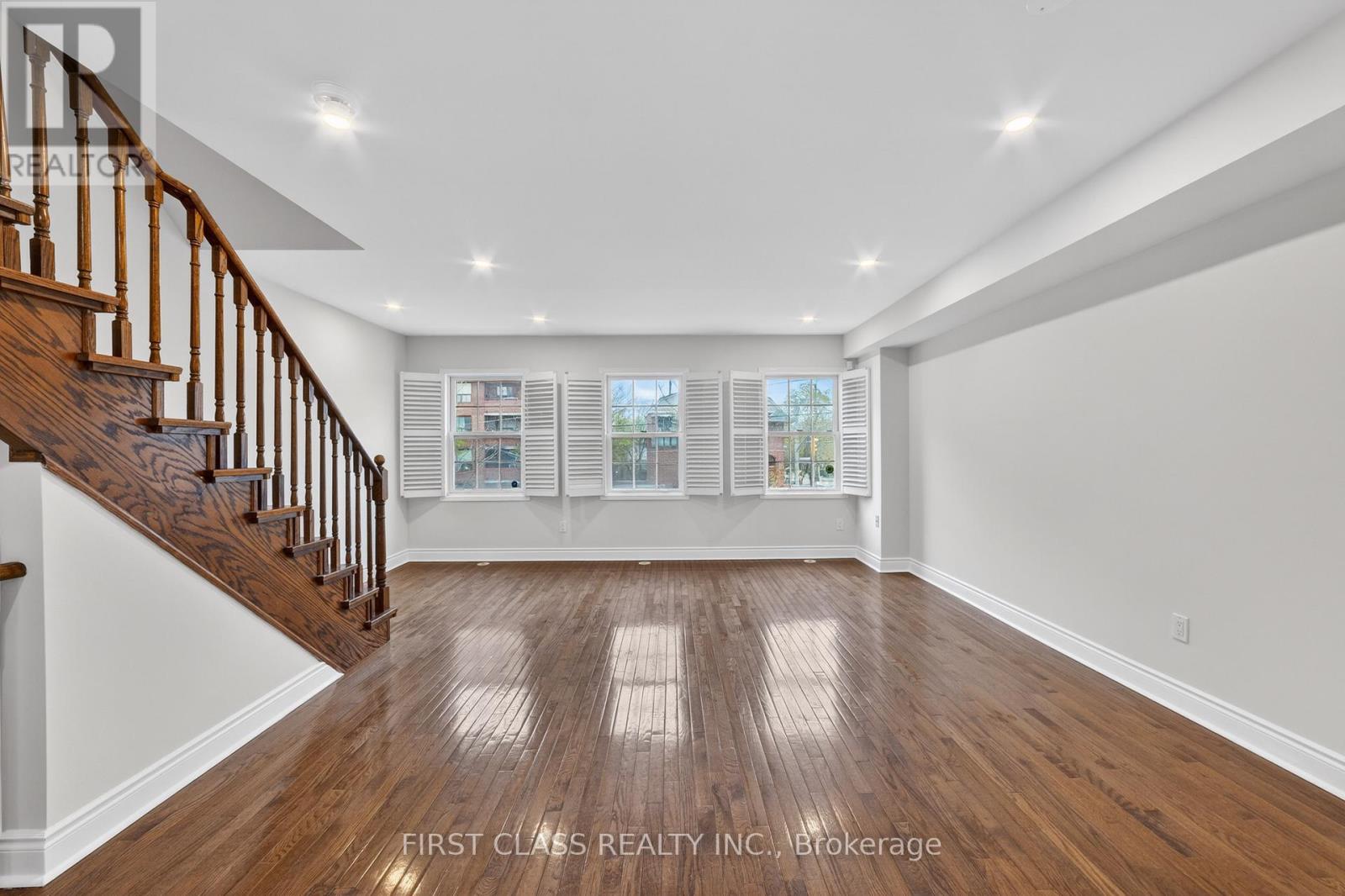 Th10 - 3076 Lake Shore Boulevard W, Toronto, Ontario M8V 1K3 - Photo 13 - W13787706