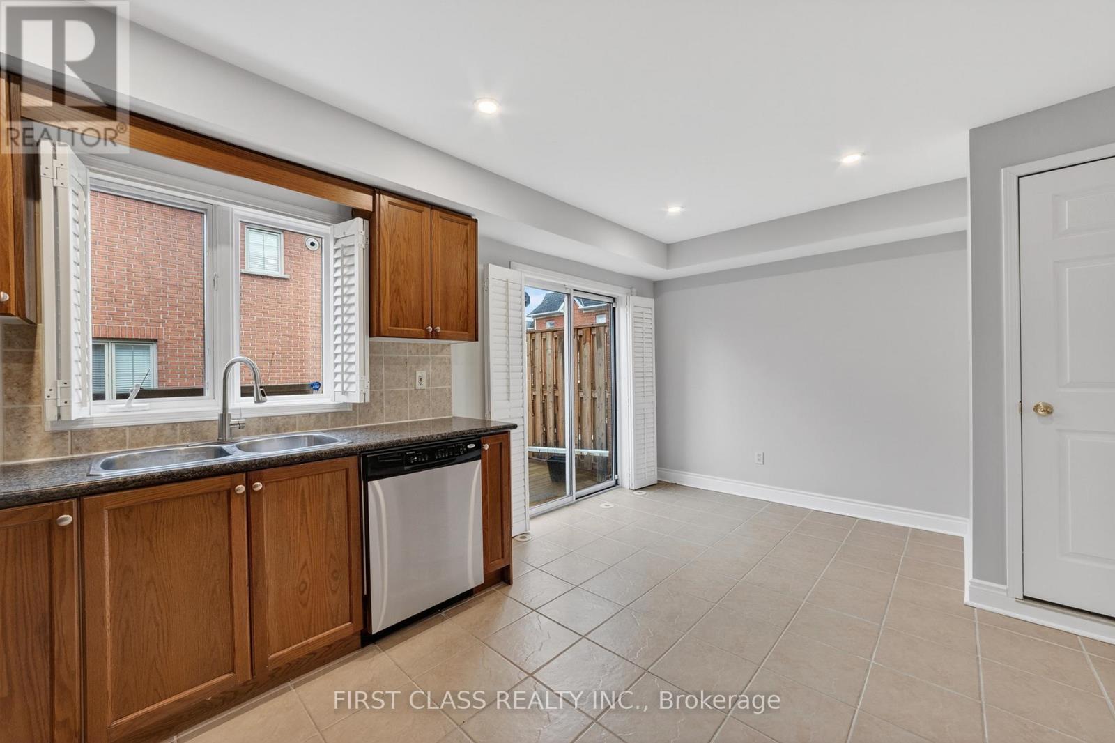 Th10 - 3076 Lake Shore Boulevard W, Toronto, Ontario M8V 1K3 - Photo 18 - W13787706
