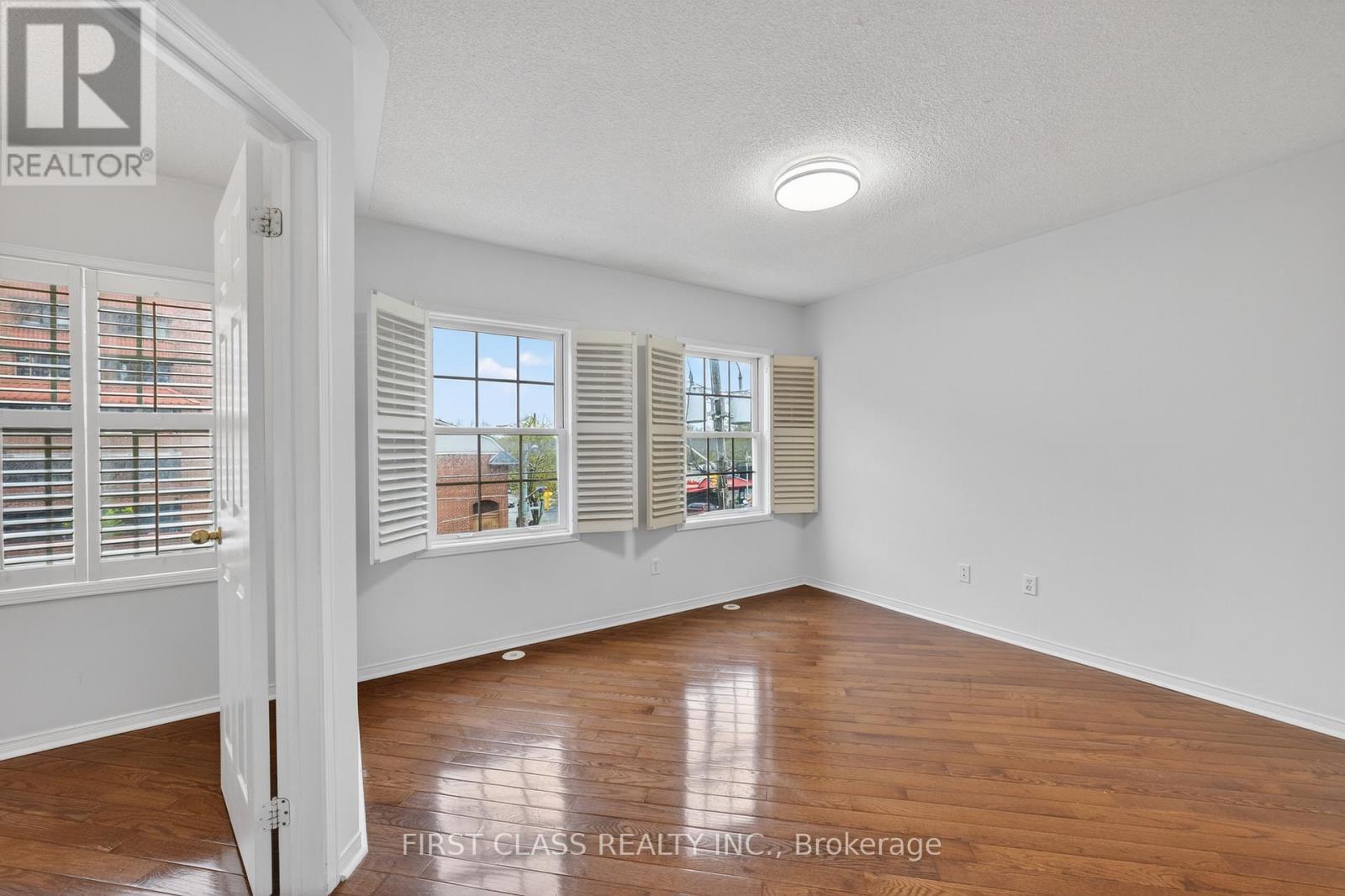 Th10 - 3076 Lake Shore Boulevard W, Toronto, Ontario M8V 1K3 - Photo 25 - W13787706