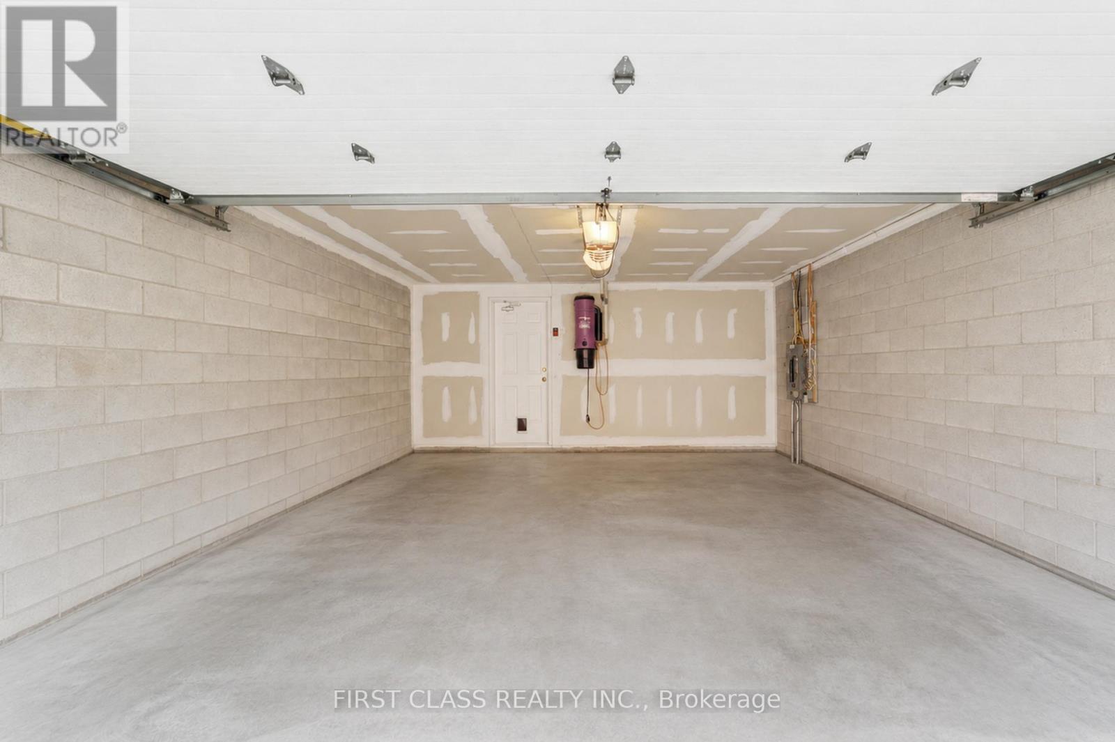 Th10 - 3076 Lake Shore Boulevard W, Toronto, Ontario M8V 1K3 - Photo 35 - W13787706