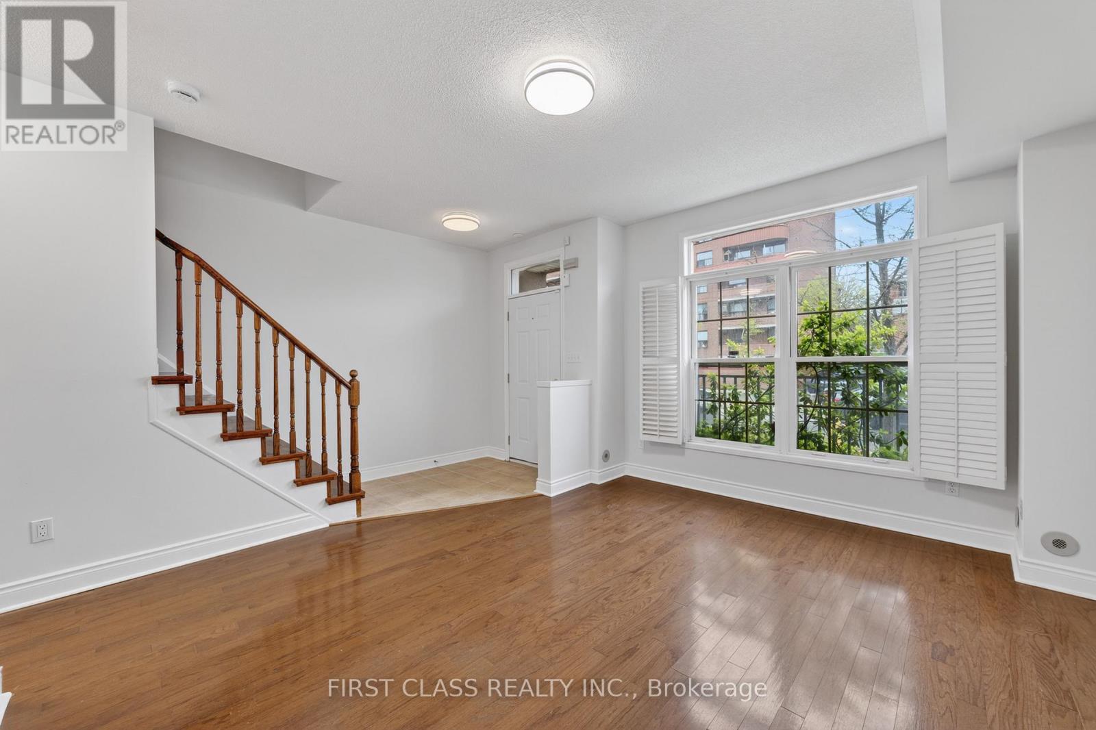 Th10 - 3076 Lake Shore Boulevard W, Toronto, Ontario M8V 1K3 - Photo 5 - W13787706