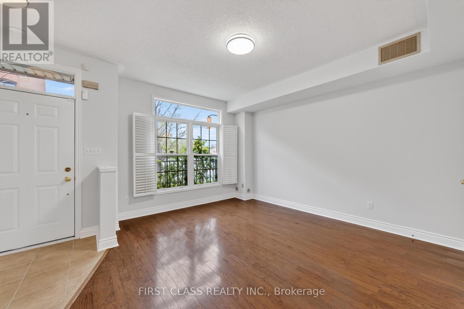 Th10 - 3076 Lake Shore Boulevard W, Toronto, Ontario M8V 1K3 - Photo 6 - W13787706