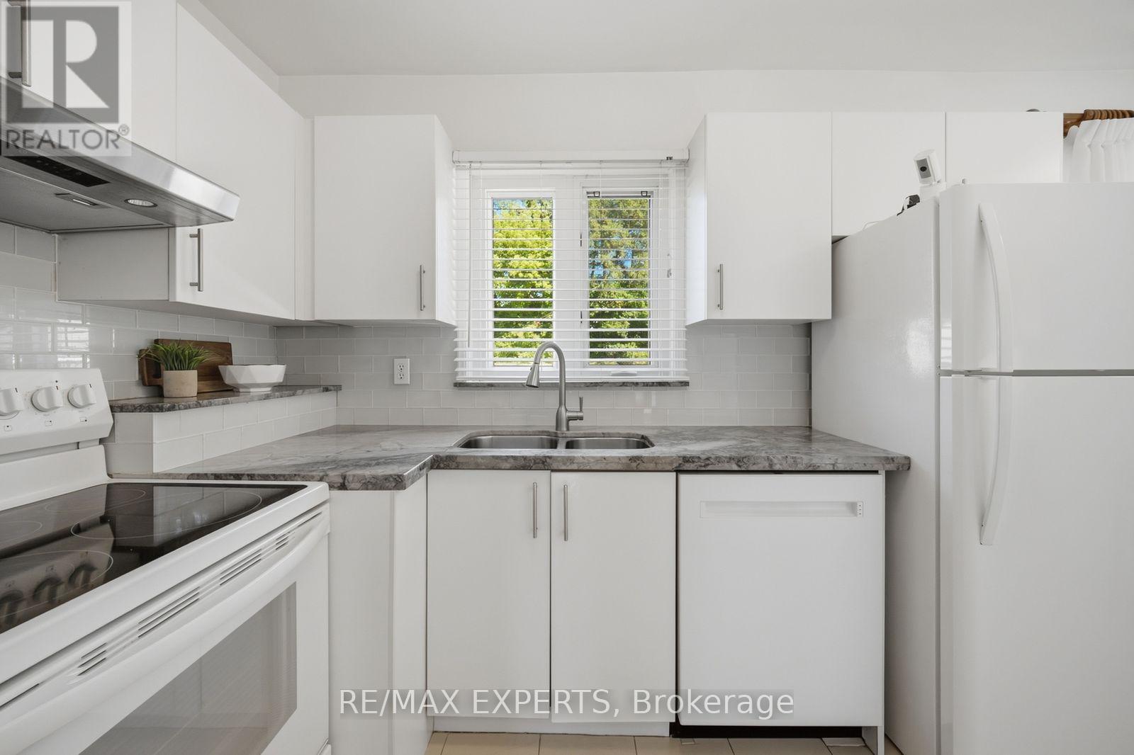 90 Heathrow Drive, Toronto, Ontario  M3M 1X3 - Photo 11 - W13787724