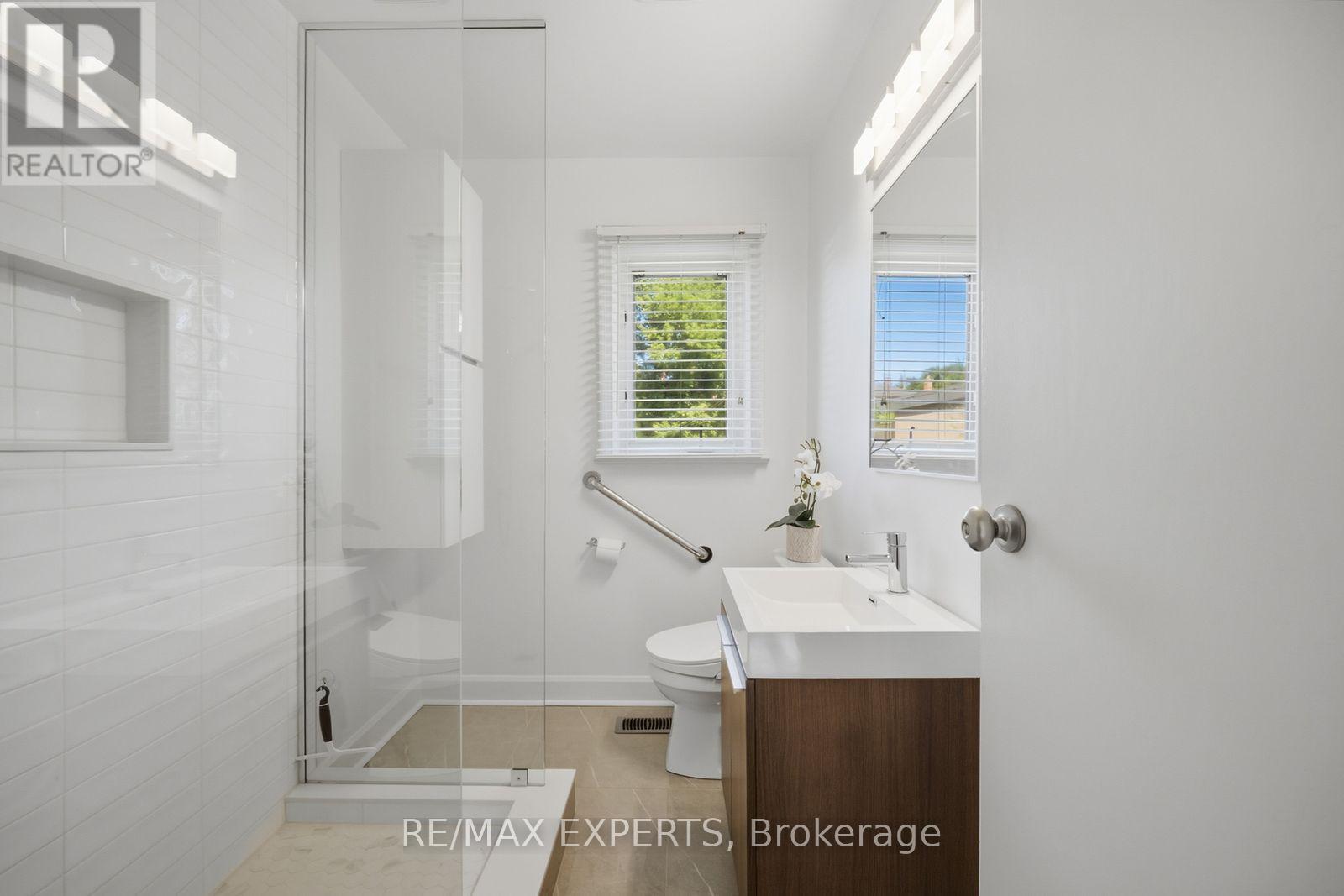 90 Heathrow Drive, Toronto, Ontario  M3M 1X3 - Photo 17 - W13787724
