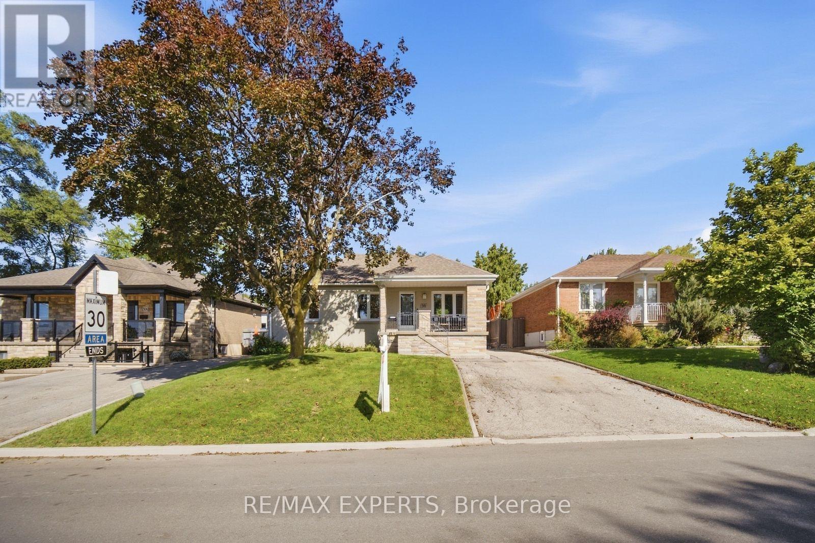 90 Heathrow Drive, Toronto, Ontario  M3M 1X3 - Photo 2 - W13787724