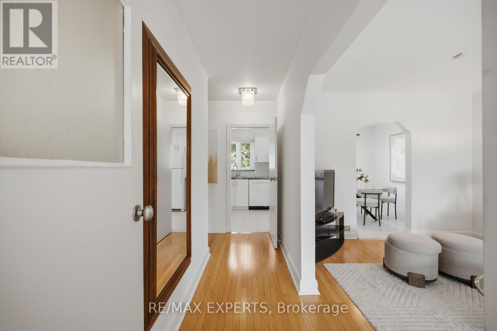 90 Heathrow Drive, Toronto, Ontario  M3M 1X3 - Photo 4 - W13787724