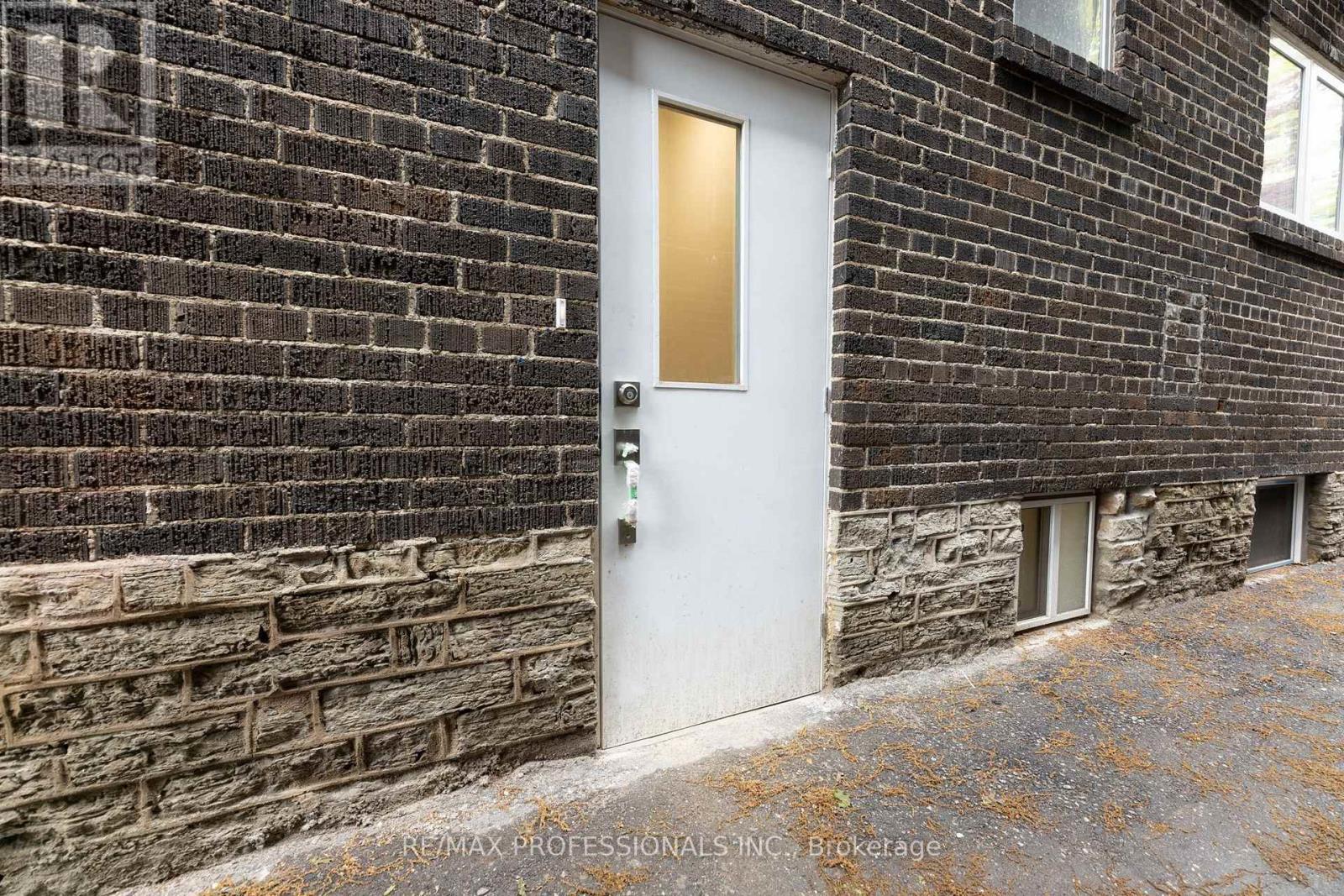D - 130 Jane Street, Toronto, Ontario  M6S 3Y6 - Photo 3 - W13787774