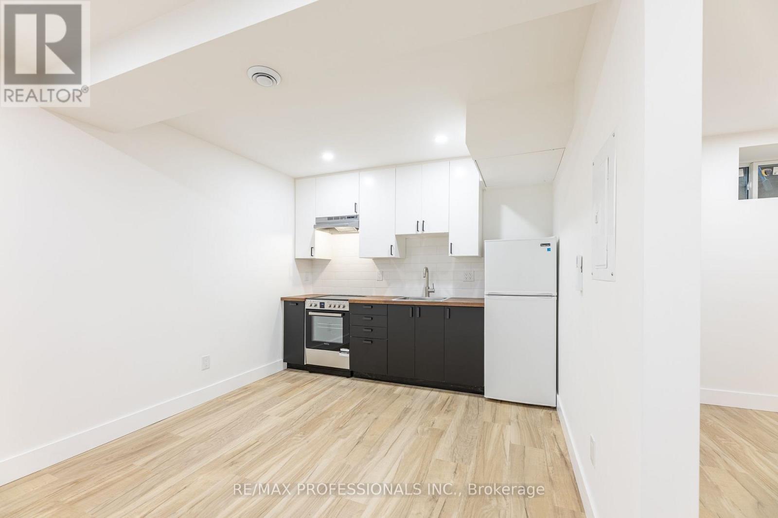 D - 130 Jane Street, Toronto, Ontario  M6S 3Y6 - Photo 5 - W13787774