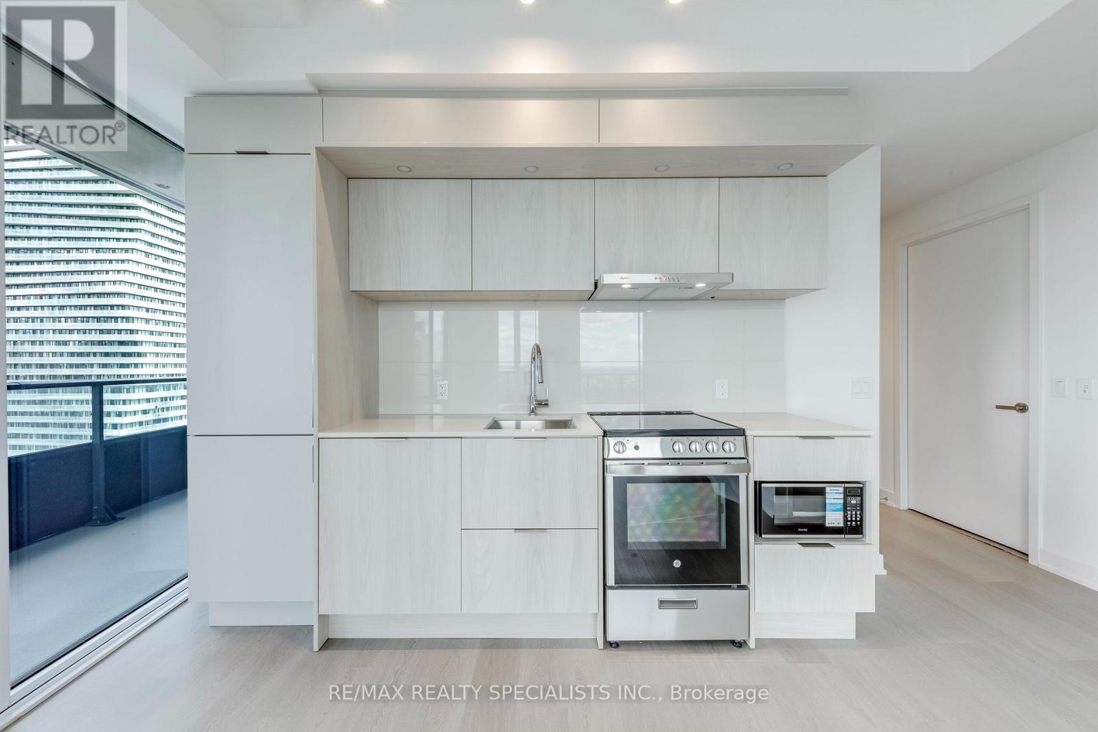 2705 - 448 Burnhamthorpe Road, Mississauga, Ontario  L5B 0R4 - Photo 14 - W13787880