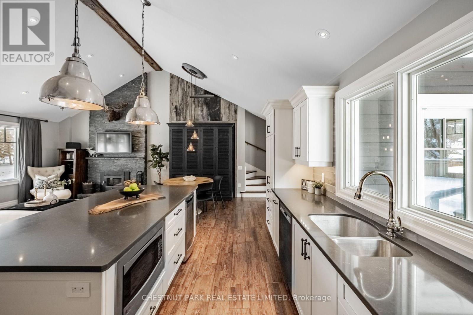 4380 Spruce Avenue, Burlington, Ontario  L7L 1L8 - Photo 8 - W13787962