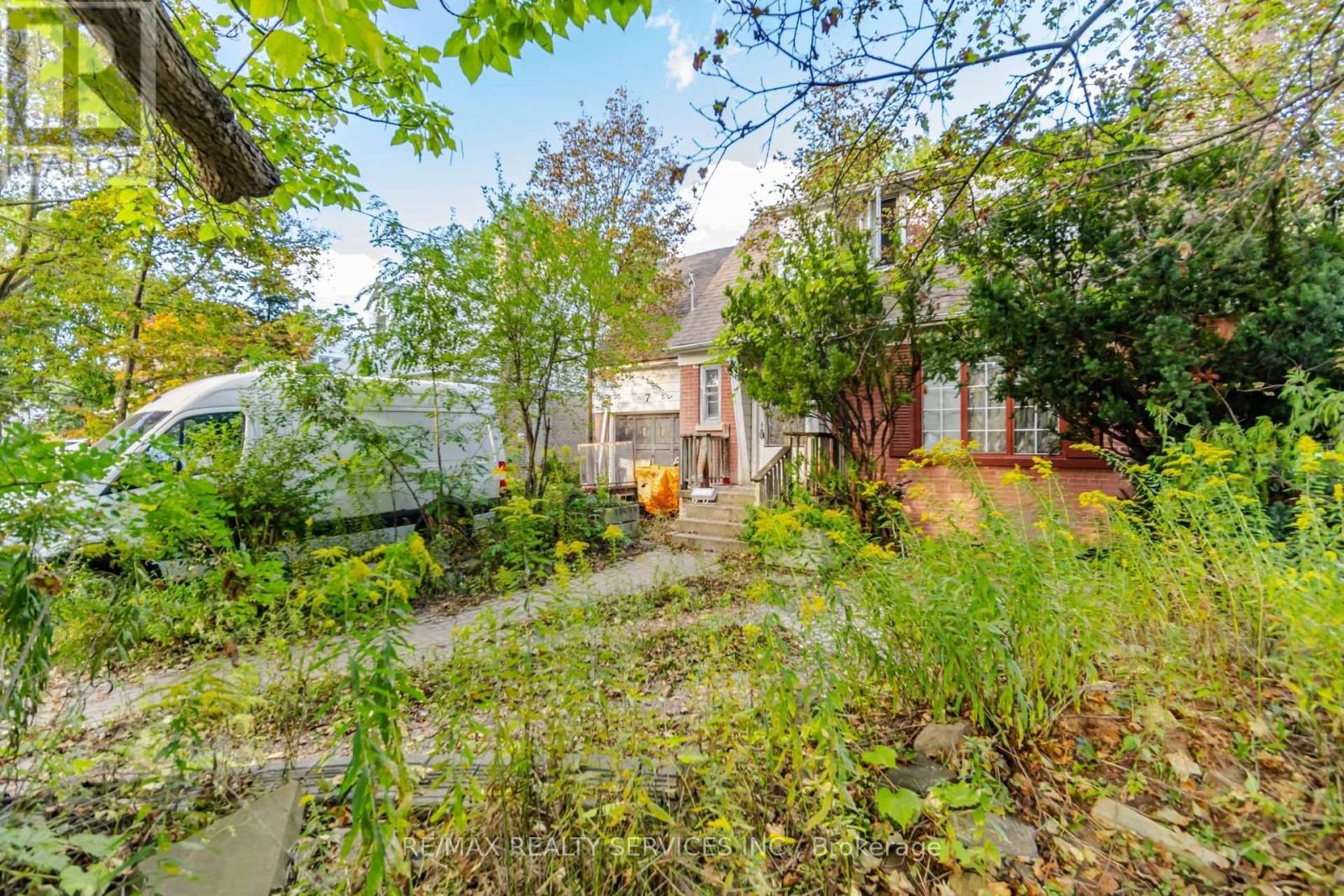 7 Ashbourne Drive, Toronto, Ontario  M9B 4H1 - Photo 11 - W13787968