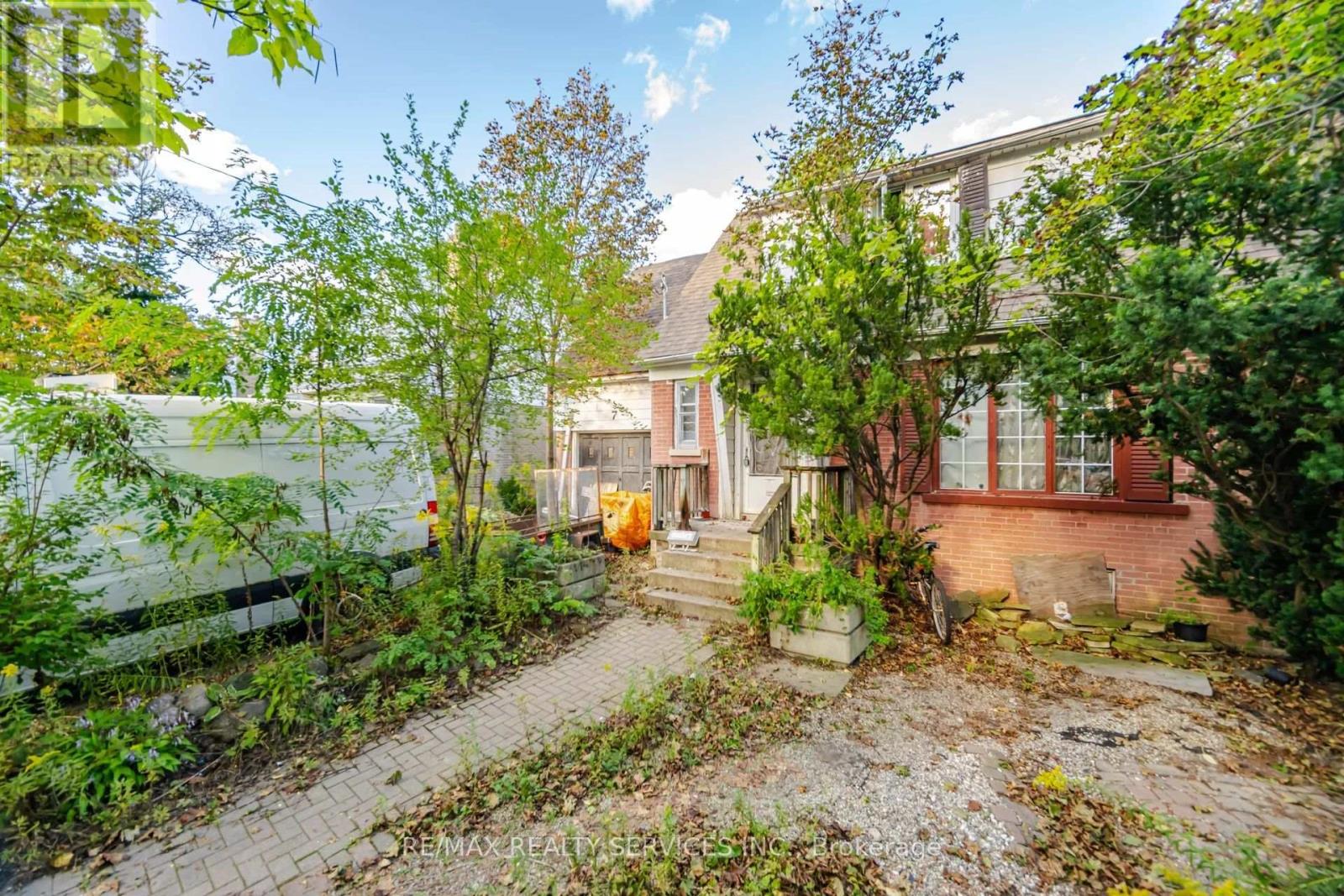 7 Ashbourne Drive, Toronto, Ontario  M9B 4H1 - Photo 12 - W13787968