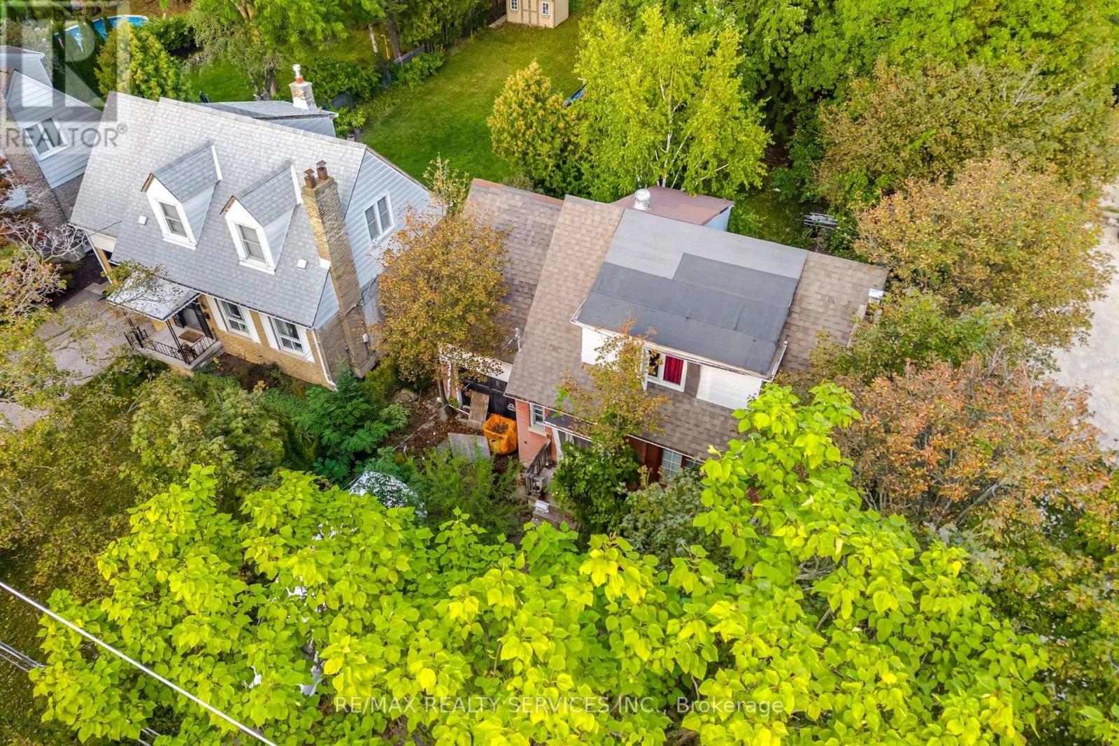 7 Ashbourne Drive, Toronto, Ontario  M9B 4H1 - Photo 4 - W13787968