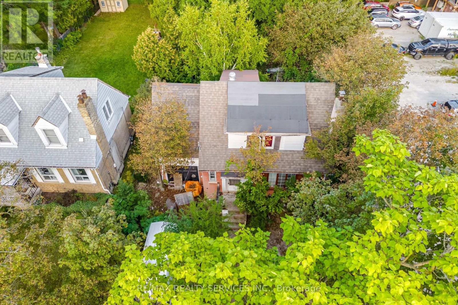 7 Ashbourne Drive, Toronto, Ontario  M9B 4H1 - Photo 5 - W13787968