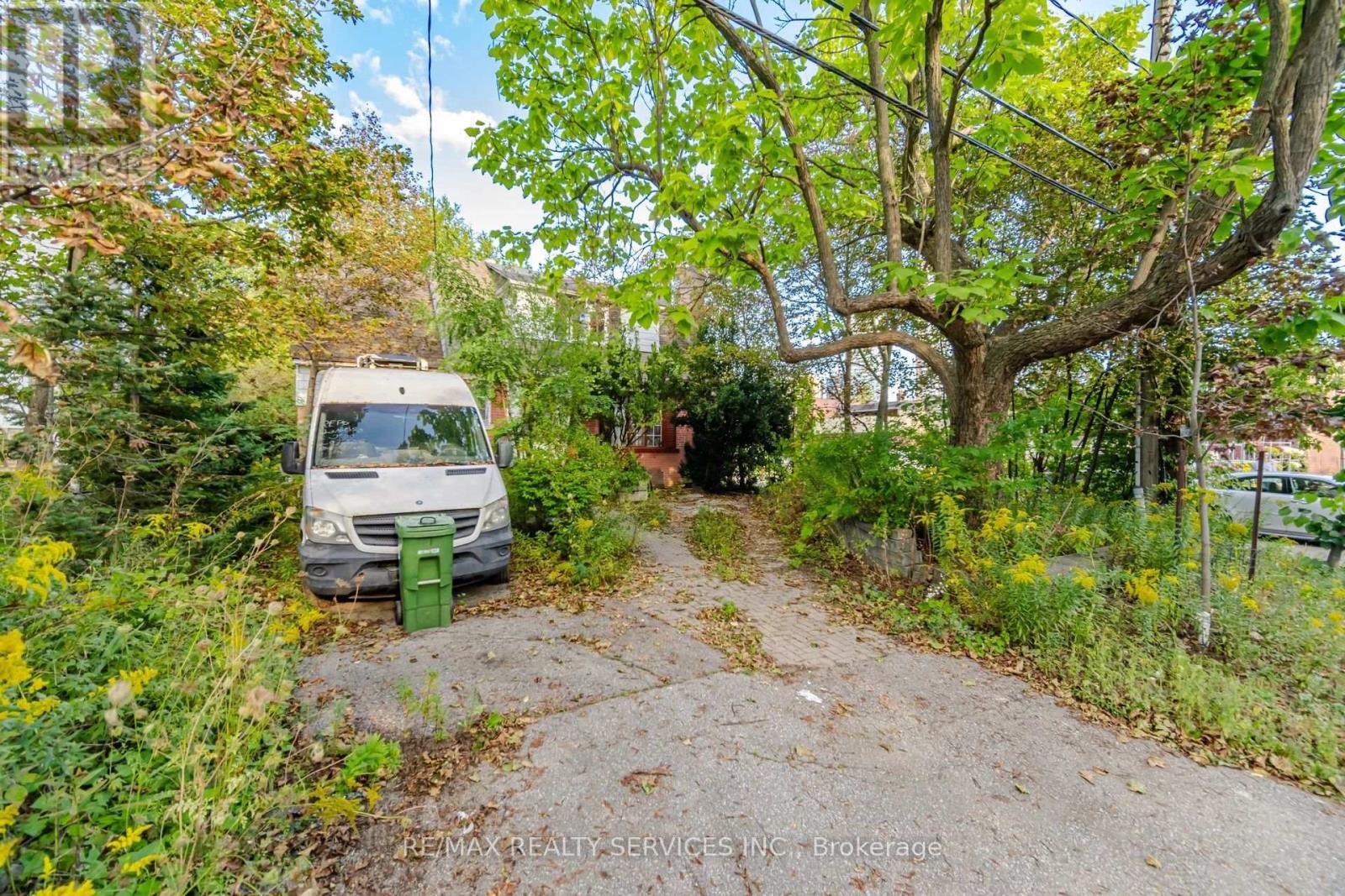 7 Ashbourne Drive, Toronto, Ontario  M9B 4H1 - Photo 9 - W13787968