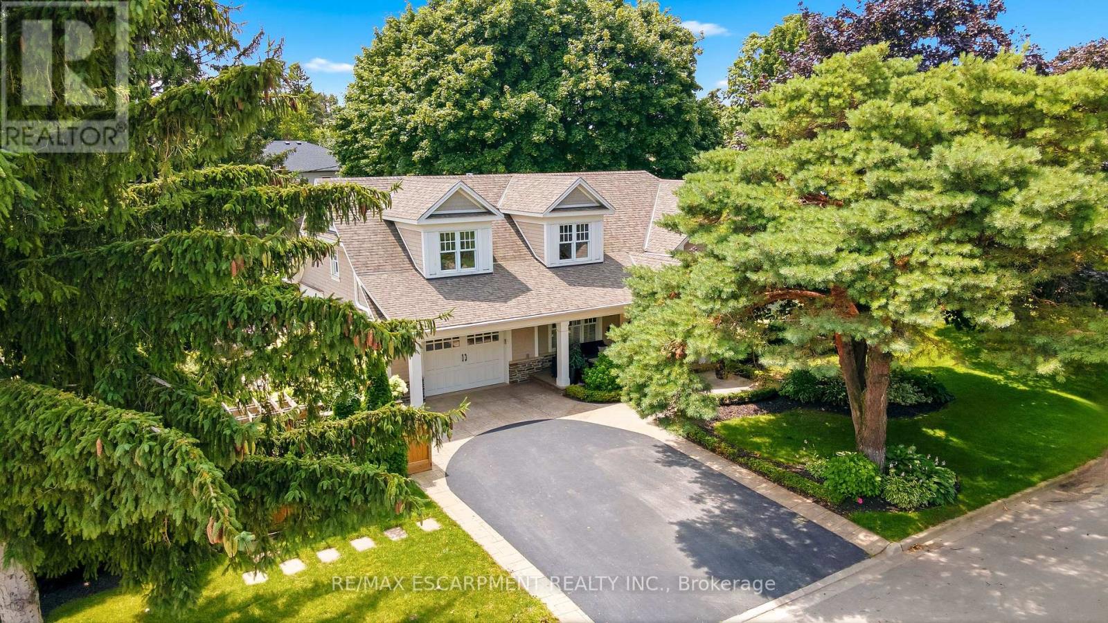 330 Camelot Court, Burlington, Ontario  L7L 2G3 - Photo 1 - W13787970