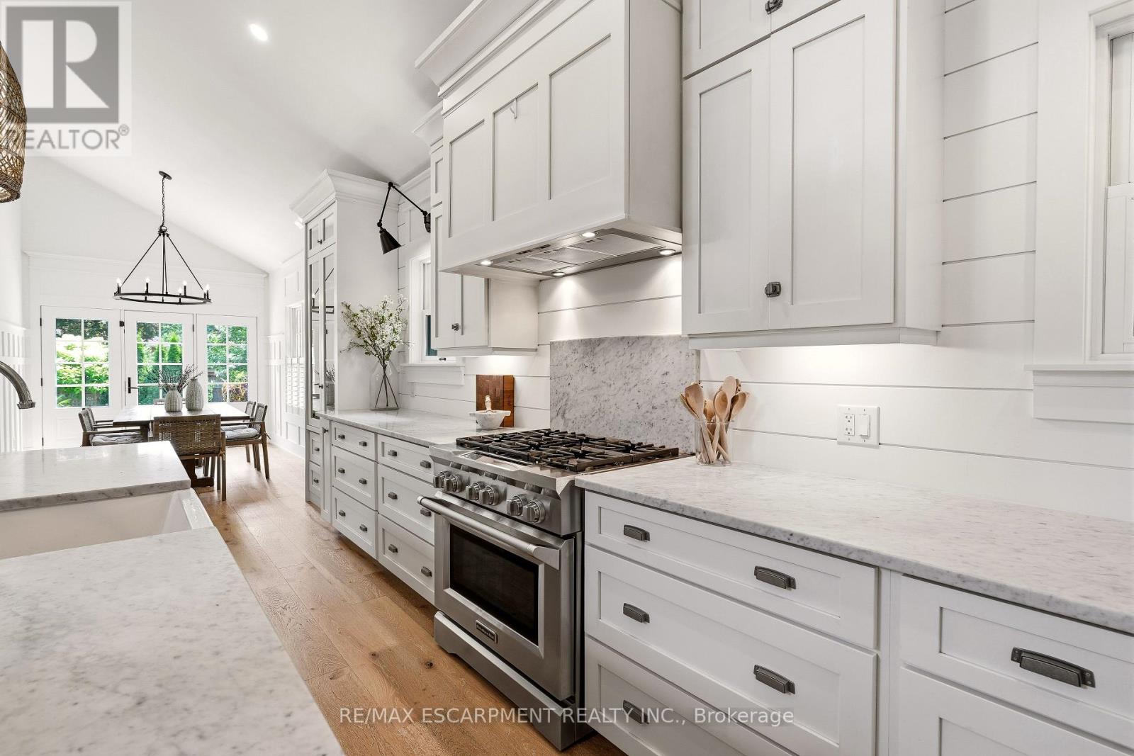 330 Camelot Court, Burlington, Ontario  L7L 2G3 - Photo 17 - W13787970