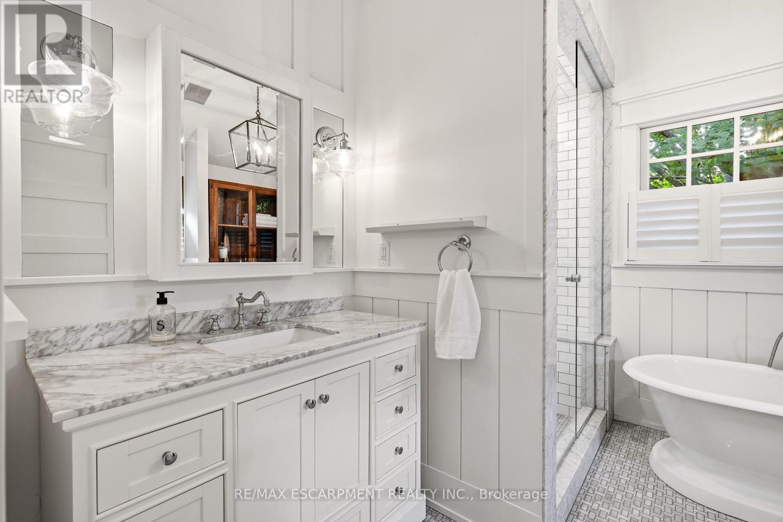 330 Camelot Court, Burlington, Ontario  L7L 2G3 - Photo 24 - W13787970
