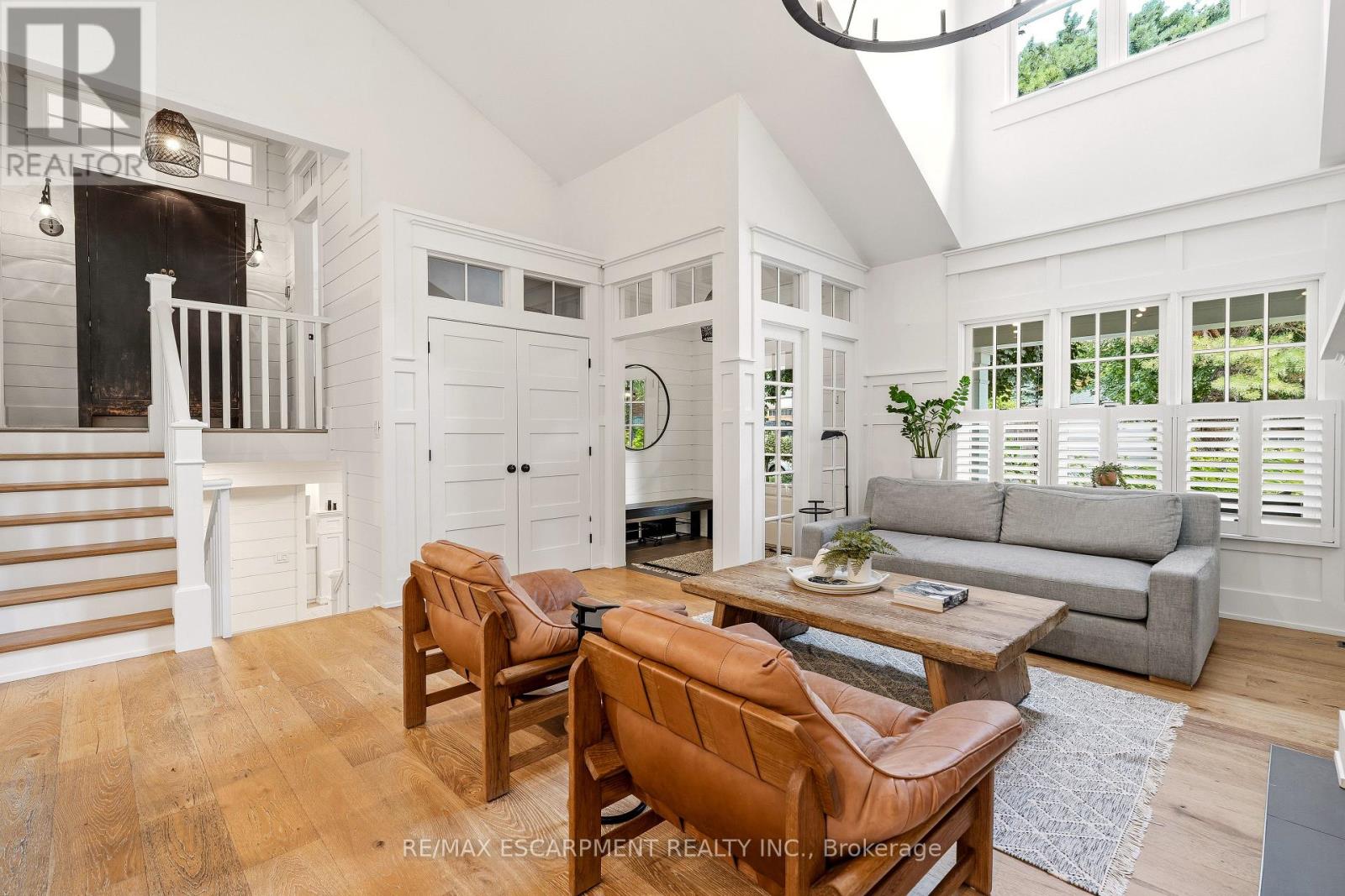 330 Camelot Court, Burlington, Ontario  L7L 2G3 - Photo 9 - W13787970