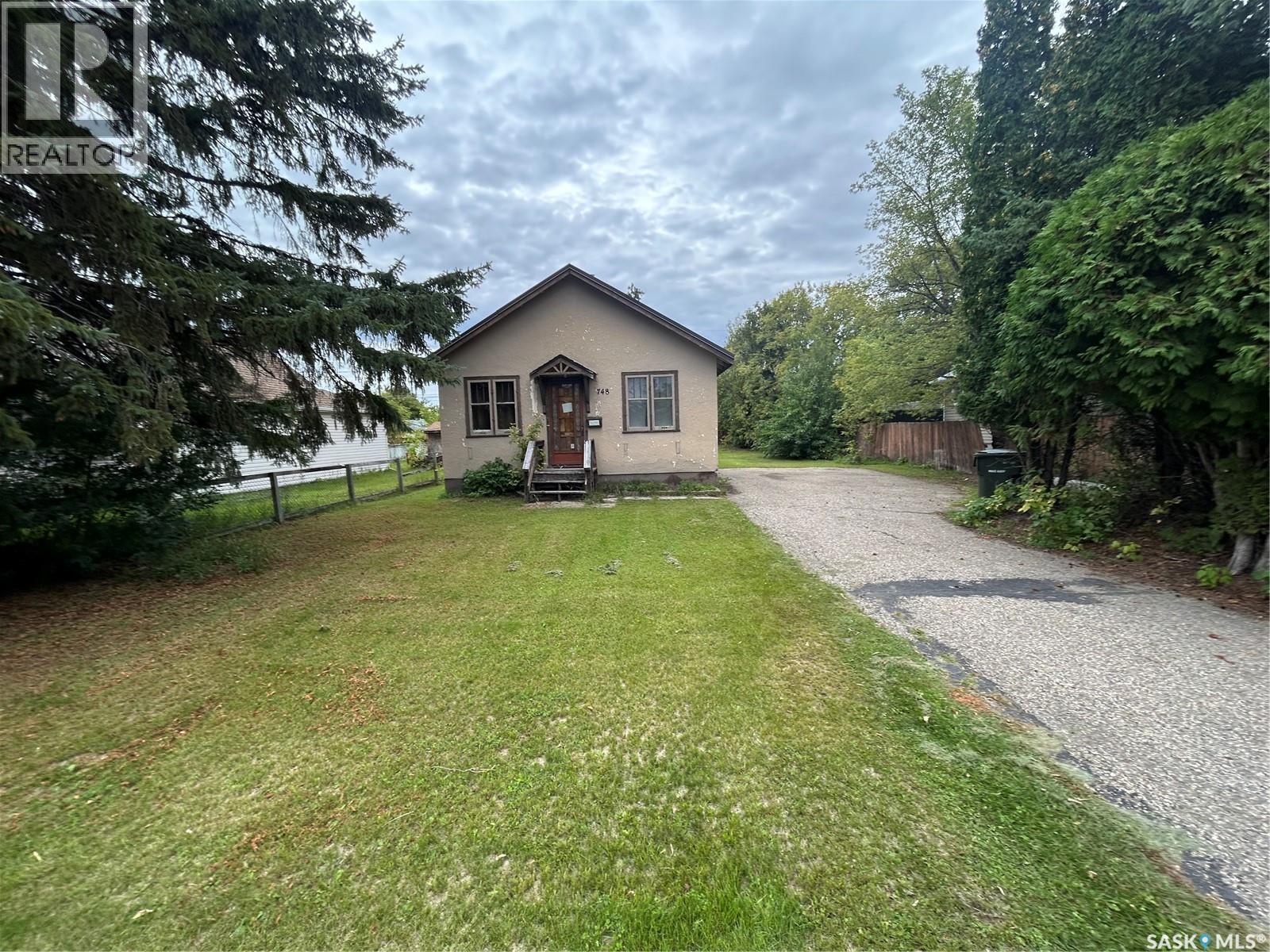 748 6th Street E, Prince Albert, Saskatchewan  S6V 0N8 - Photo 1 - SK048550