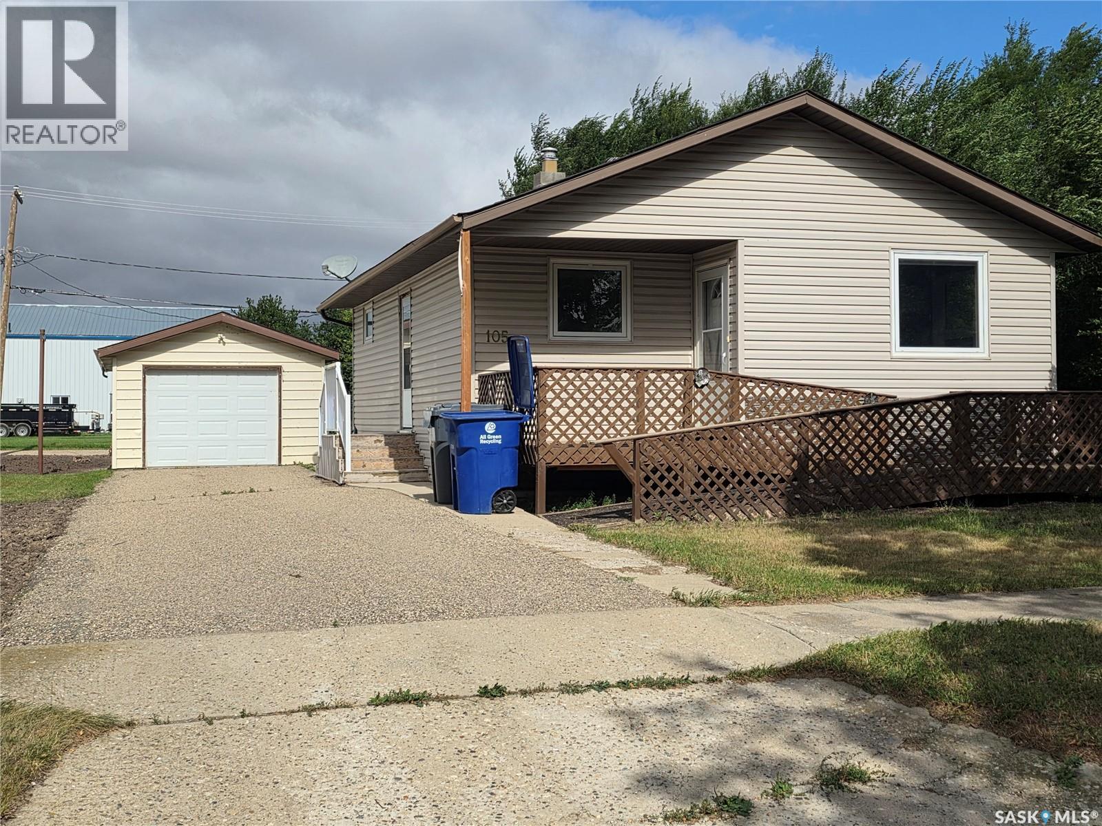 105 Ottawa Street, Davidson, Saskatchewan  S0G 1A0 - Photo 2 - SK048454