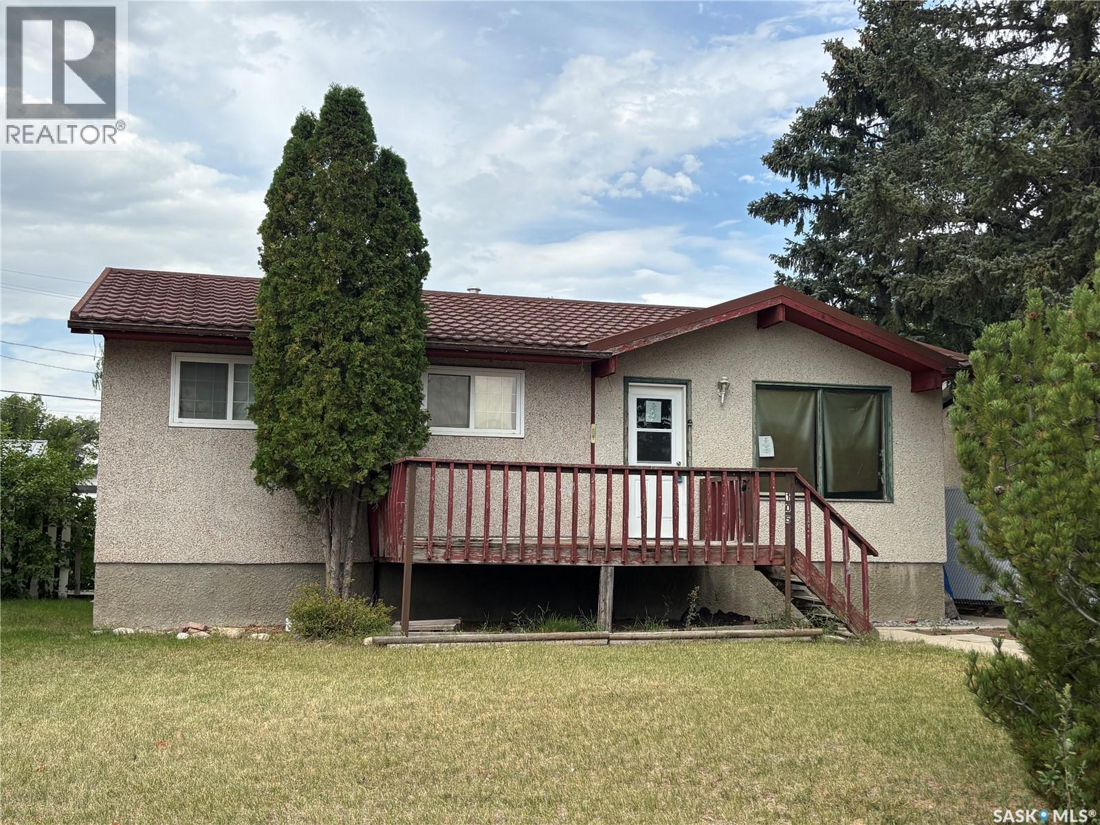 105 Griffin Street, Maple Creek, Saskatchewan  S0N 1N0 - Photo 1 - SK048035