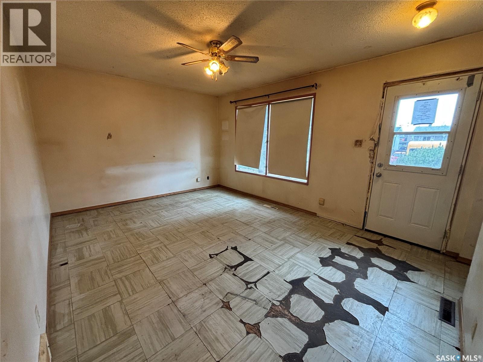 105 Griffin Street, Maple Creek, Saskatchewan  S0N 1N0 - Photo 14 - SK048035