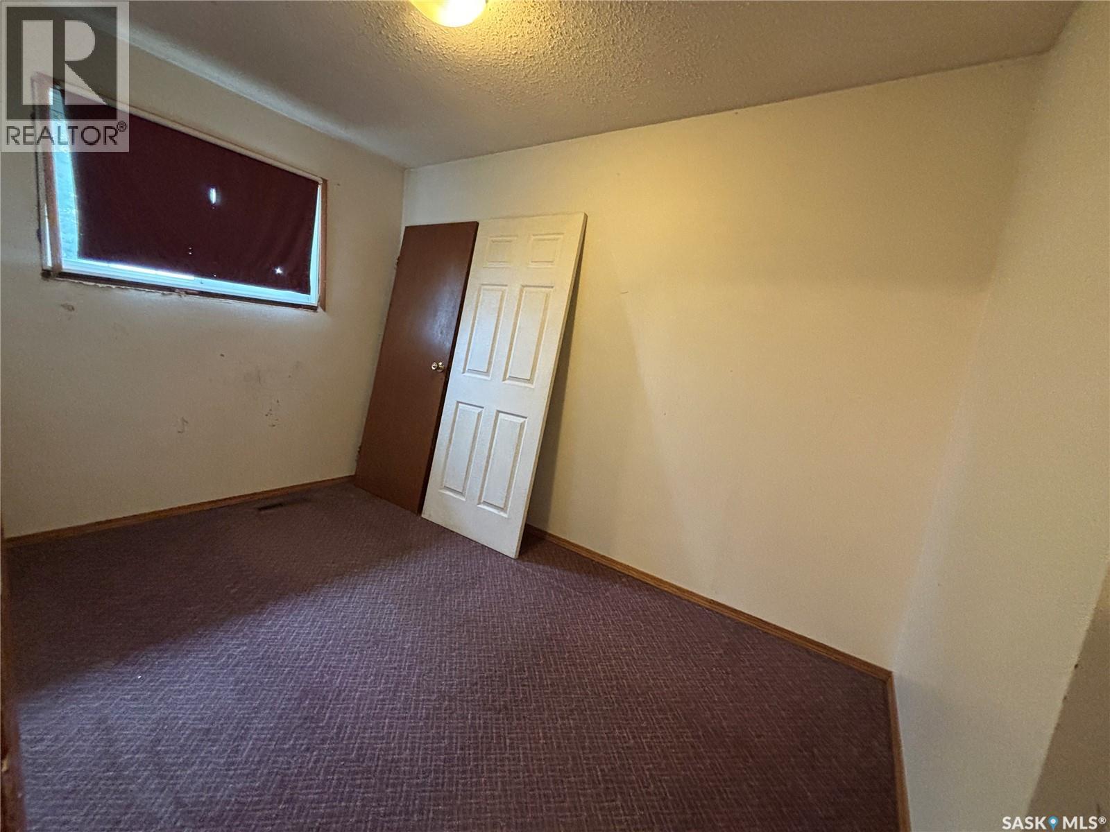 105 Griffin Street, Maple Creek, Saskatchewan  S0N 1N0 - Photo 18 - SK048035