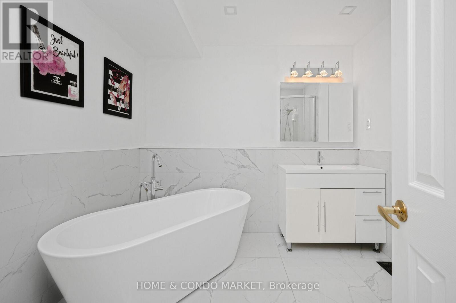 3 - 194 Lakeshore Road W, Mississauga, Ontario  L5H 1G6 - Photo 22 - W13229908