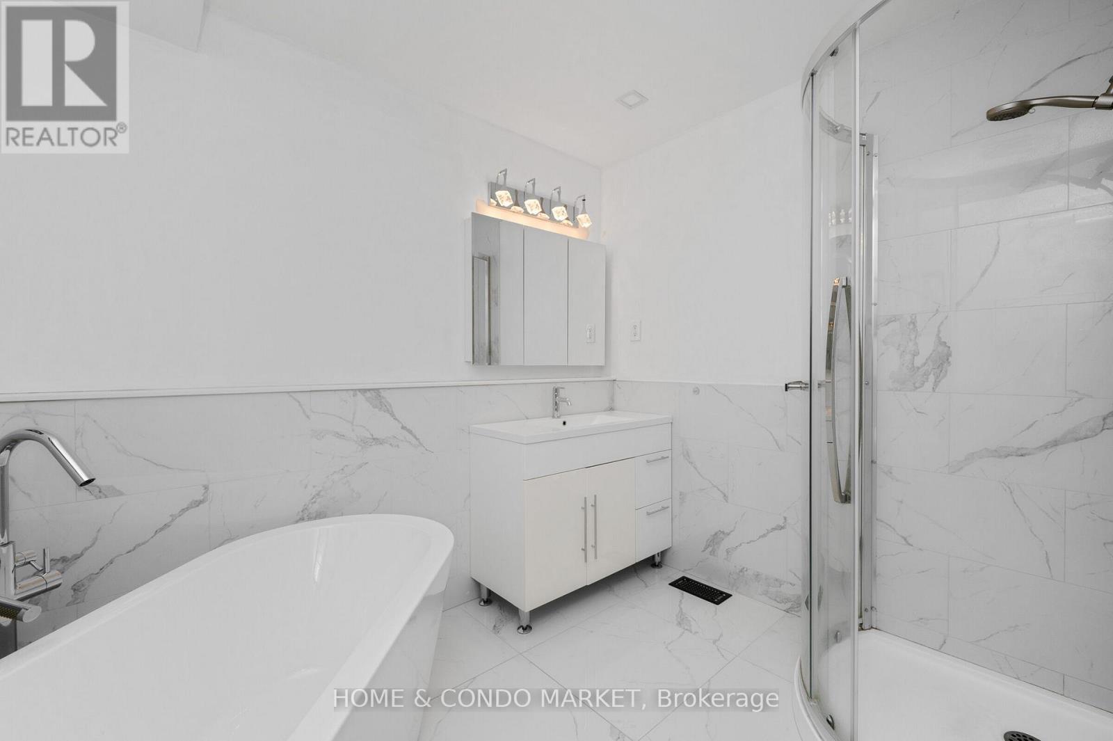 3 - 194 Lakeshore Road W, Mississauga, Ontario  L5H 1G6 - Photo 23 - W13229908