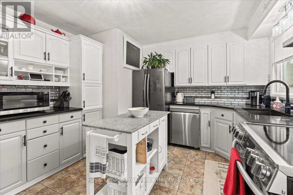 23 Alfred Drive, Belleville, Ontario  K8N 4M6 - Photo 2 - X13788064
