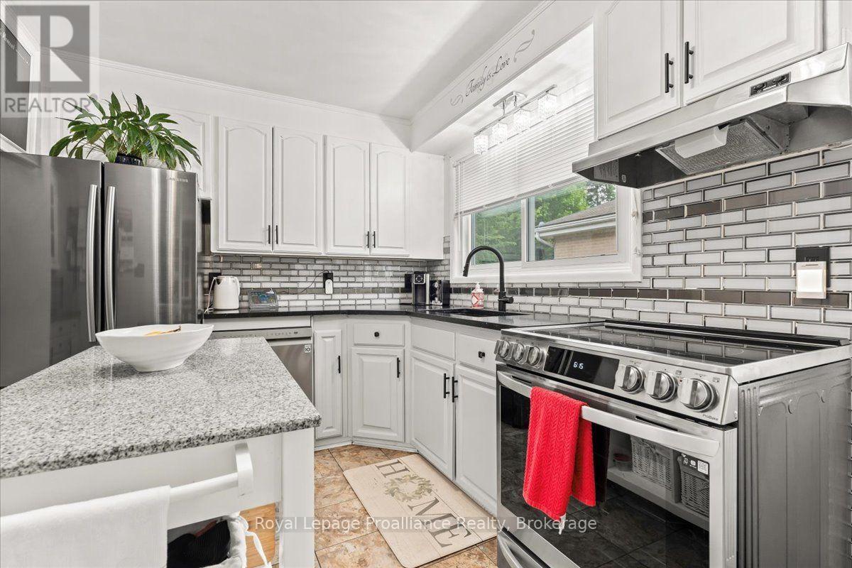 23 Alfred Drive, Belleville, Ontario  K8N 4M6 - Photo 3 - X13788064