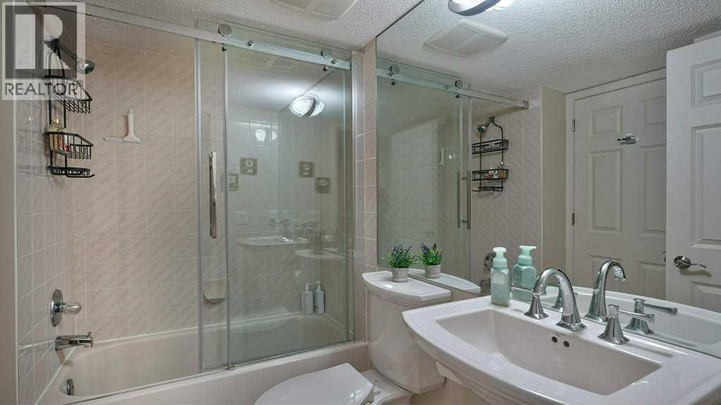 49 Douglasbank Gardens Se, Calgary, Alberta  T2Z 2C9 - Photo 36 - A2344934