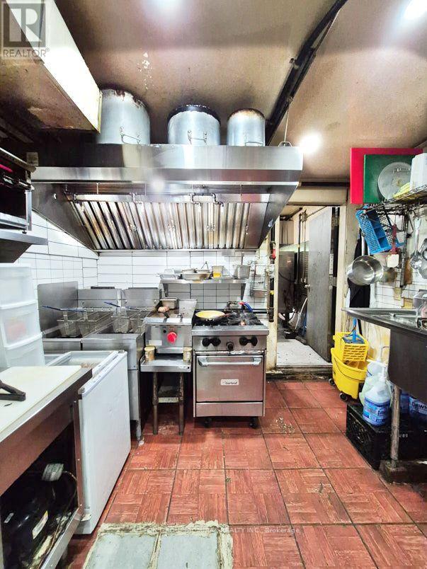264 DUPONT STREET Toronto (Annex) Ontario Canada M5R1V7 2