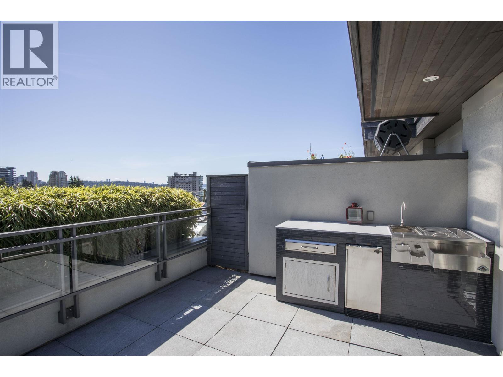 300 2432 HAYWOOD AVENUE, west vancouver, British Columbia