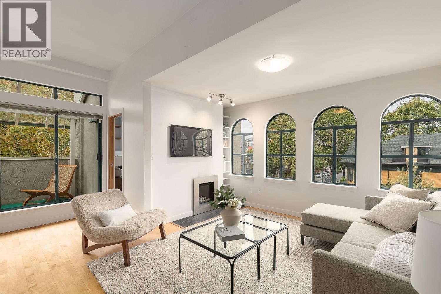 301 700 E PENDER STREET, vancouver, British Columbia