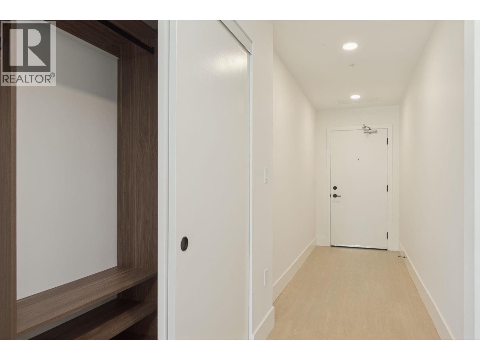 303 333 St. Davids Avenue, North Vancouver, British Columbia  V7L 3N7 - Photo 2 - R3165811