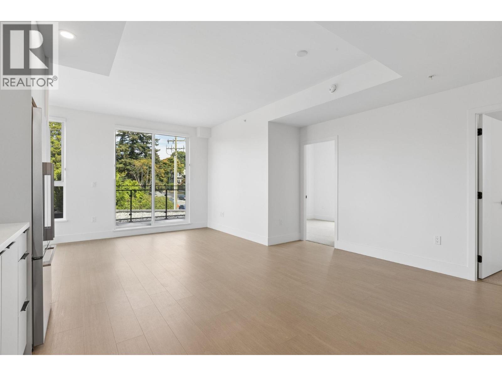 303 333 St. Davids Avenue, North Vancouver, British Columbia  V7L 3N7 - Photo 3 - R3165811