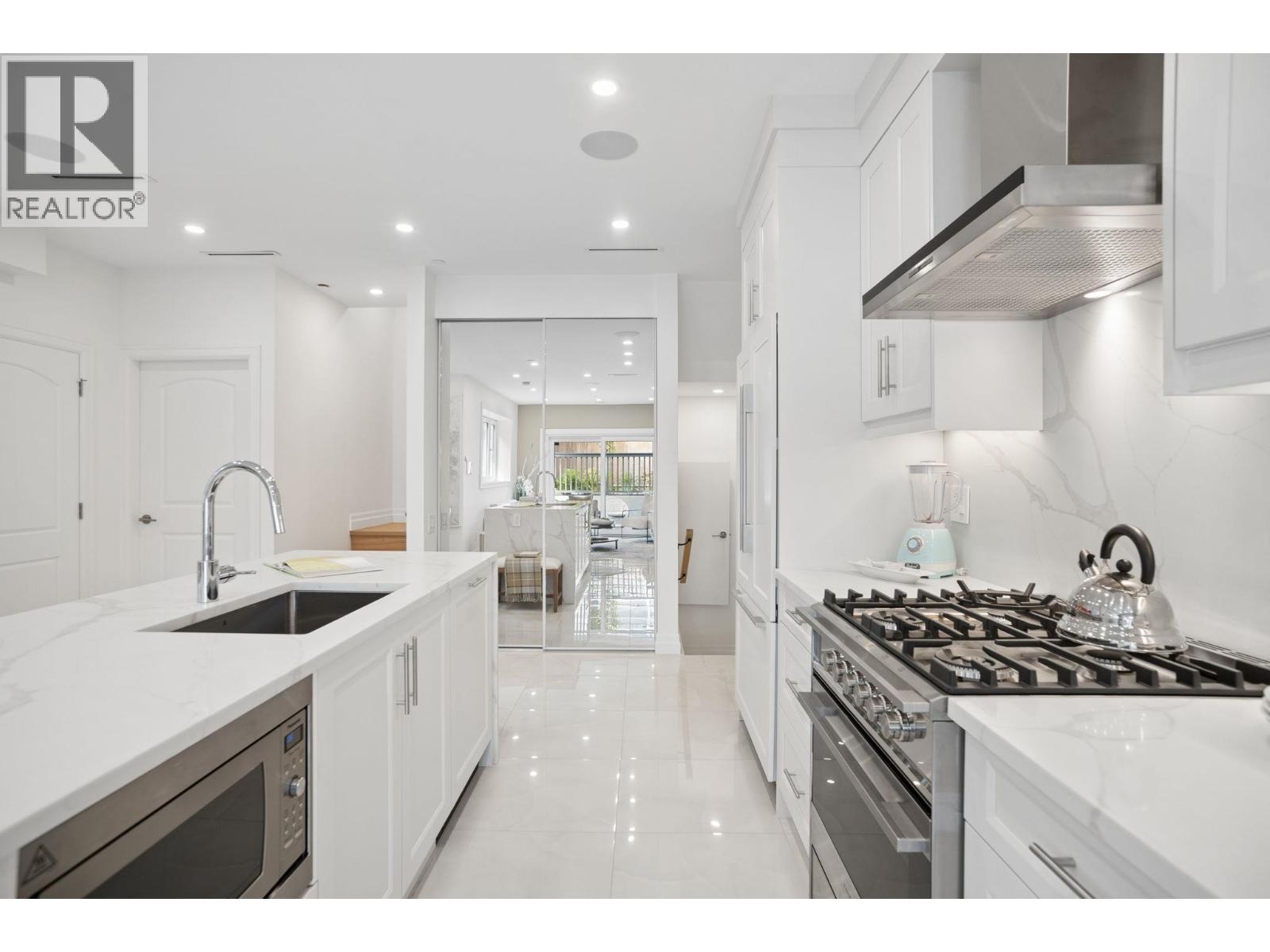 2523 W 8th Avenue, Vancouver, British Columbia  V6K 2B3 - Photo 3 - R3165812