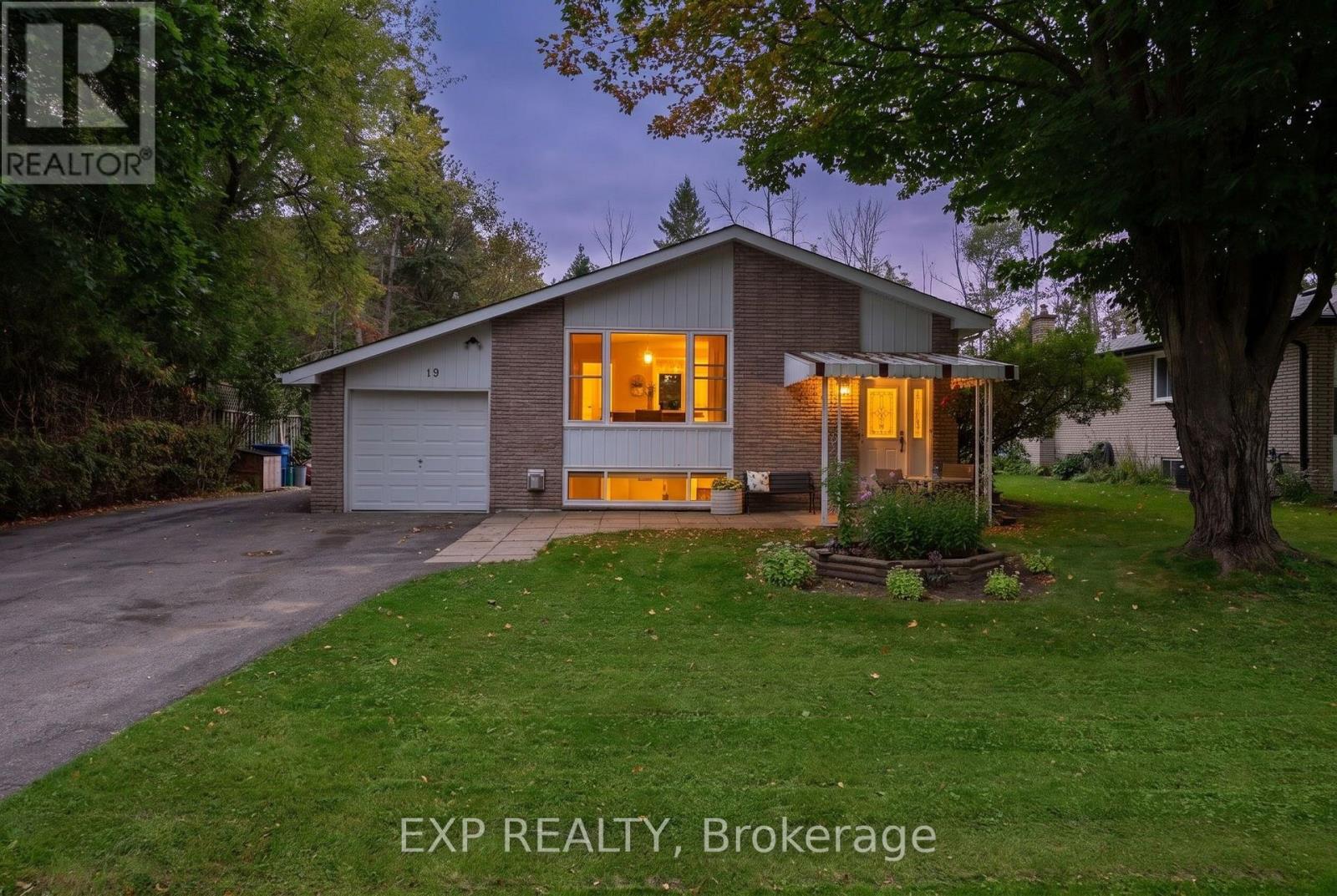 19 FAIRCREST AVENUE, Georgina, Ontario