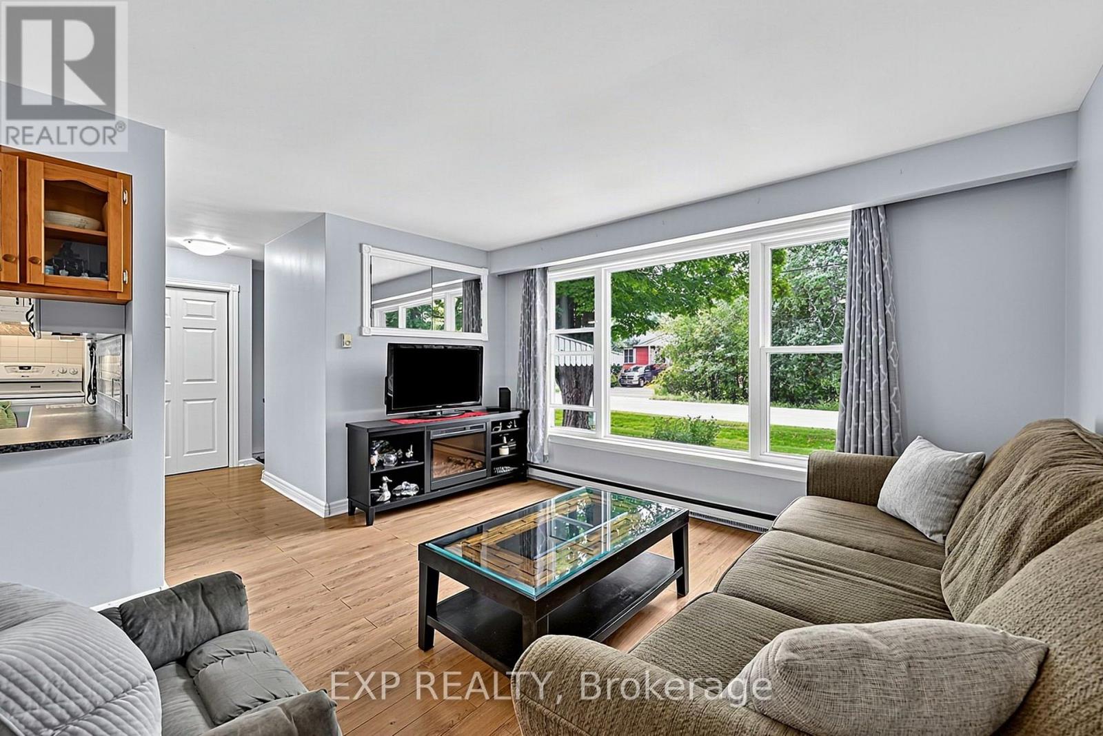 19 Faircrest Avenue, Georgina, Ontario  L0E 1L0 - Photo 10 - N13788028