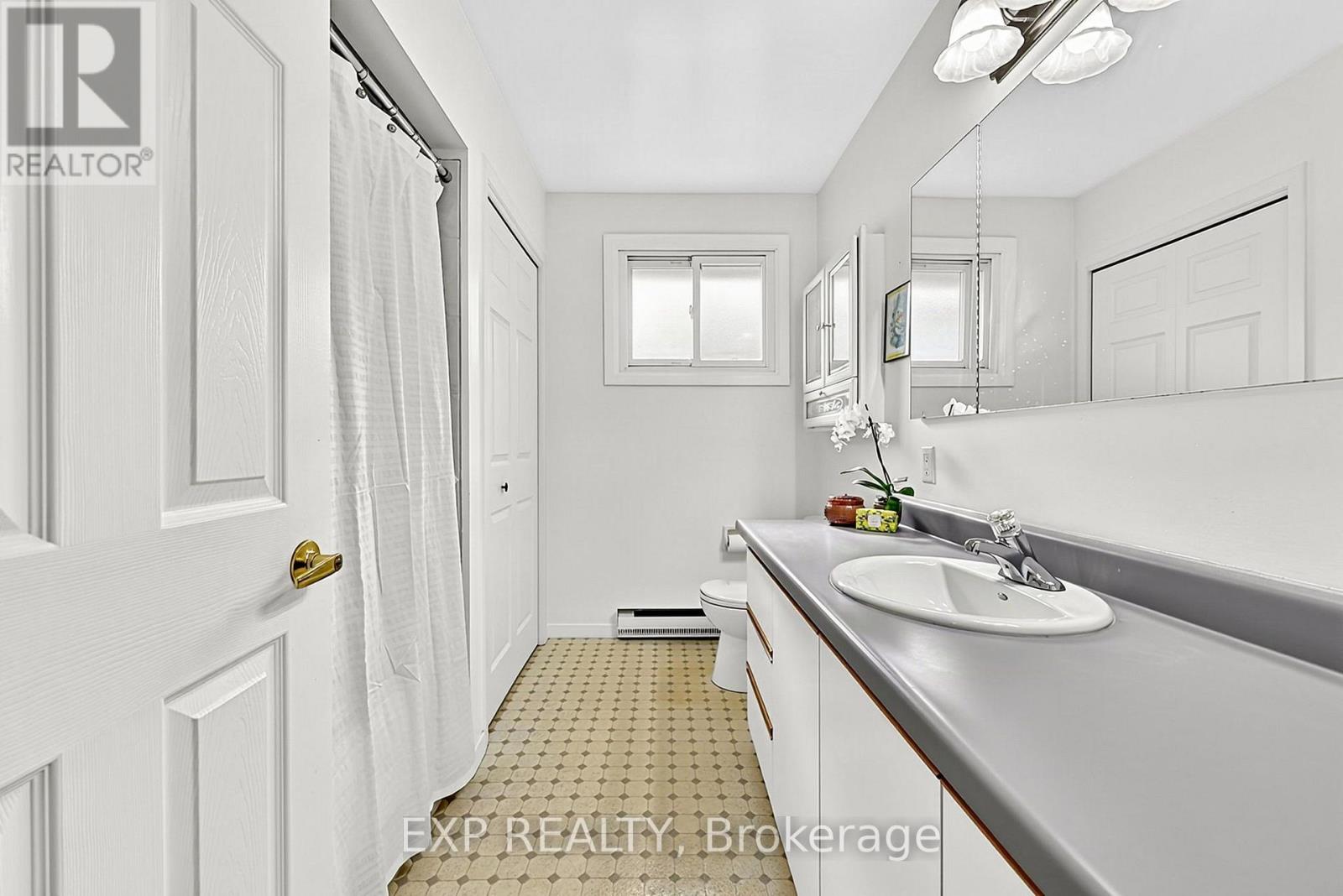 19 Faircrest Avenue, Georgina, Ontario  L0E 1L0 - Photo 16 - N13788028