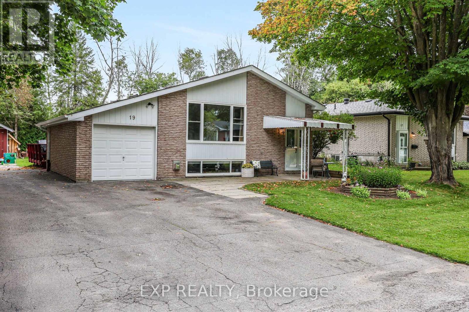 19 Faircrest Avenue, Georgina, Ontario  L0E 1L0 - Photo 2 - N13788028