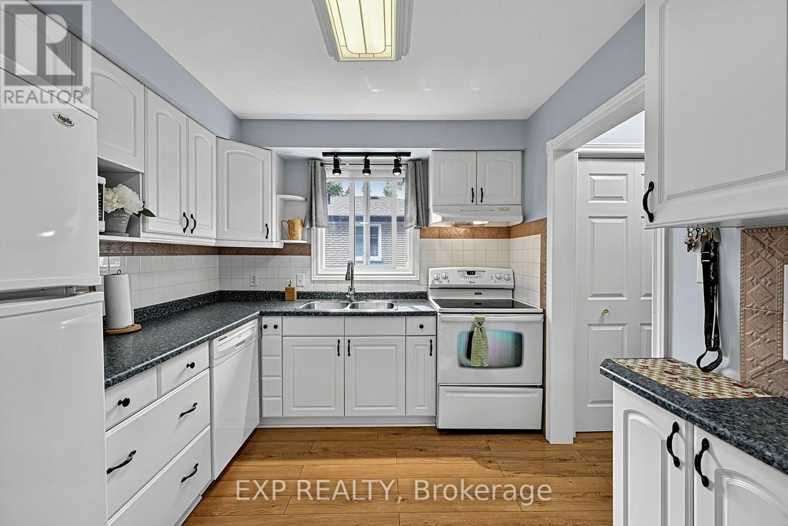 19 Faircrest Avenue, Georgina, Ontario  L0E 1L0 - Photo 4 - N13788028