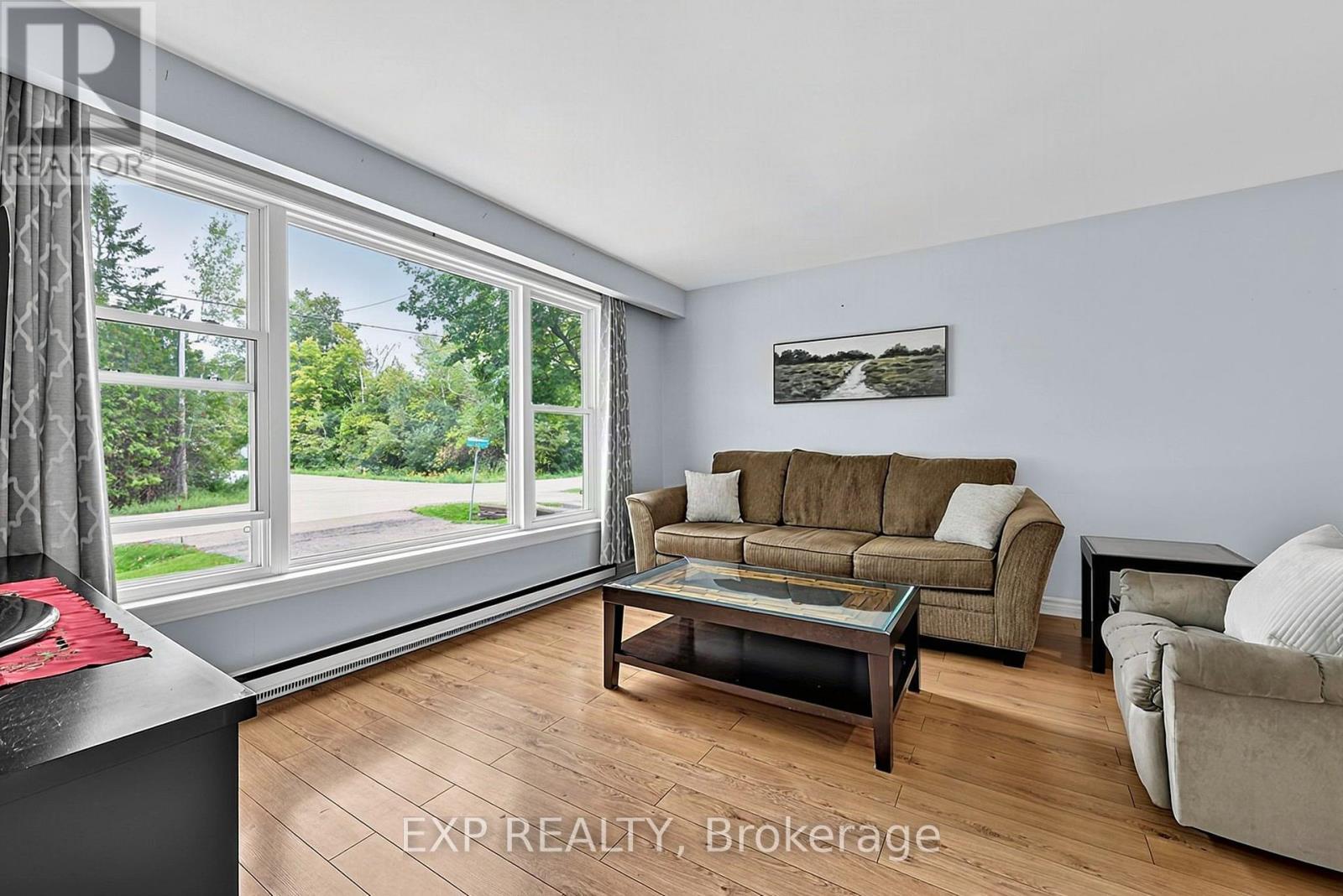 19 Faircrest Avenue, Georgina, Ontario  L0E 1L0 - Photo 9 - N13788028