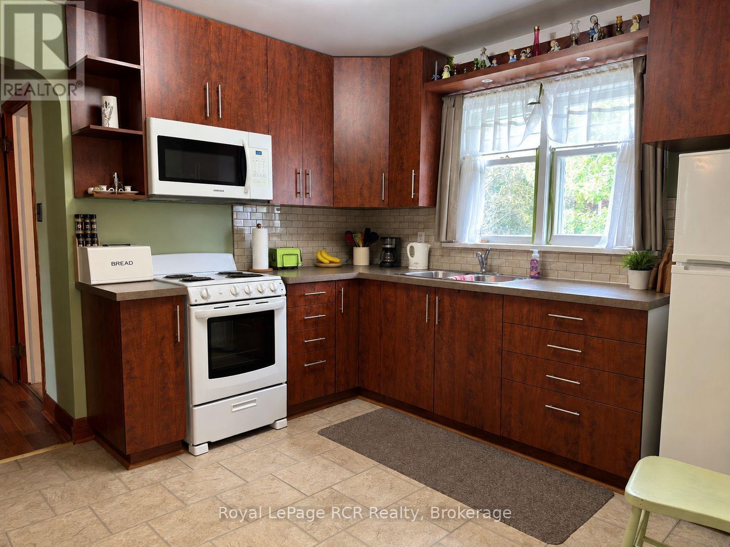 563 9th Street, Hanover, Ontario  N4N 1M3 - Photo 16 - X13788070